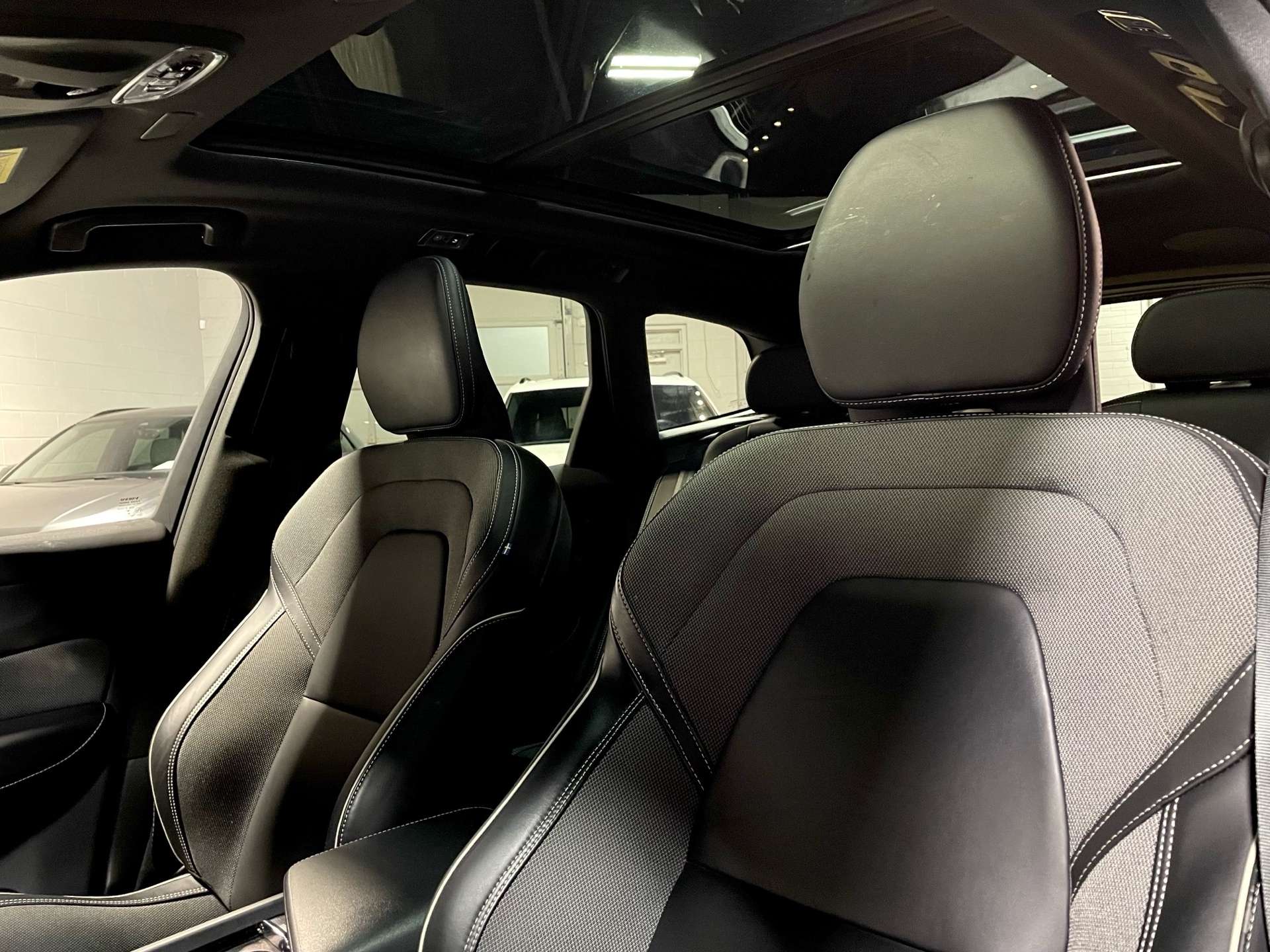 2021 Volvo XC60 T6 AWD R-Design|PANO|BCK UP|NAVI|BLD SPT|CLEAN CAR thumb 11