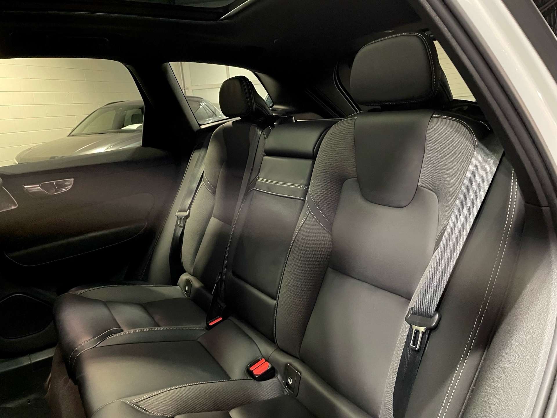 2021 Volvo XC60 T6 AWD R-Design|PANO|BCK UP|NAVI|BLD SPT|CLEAN CAR thumb 12