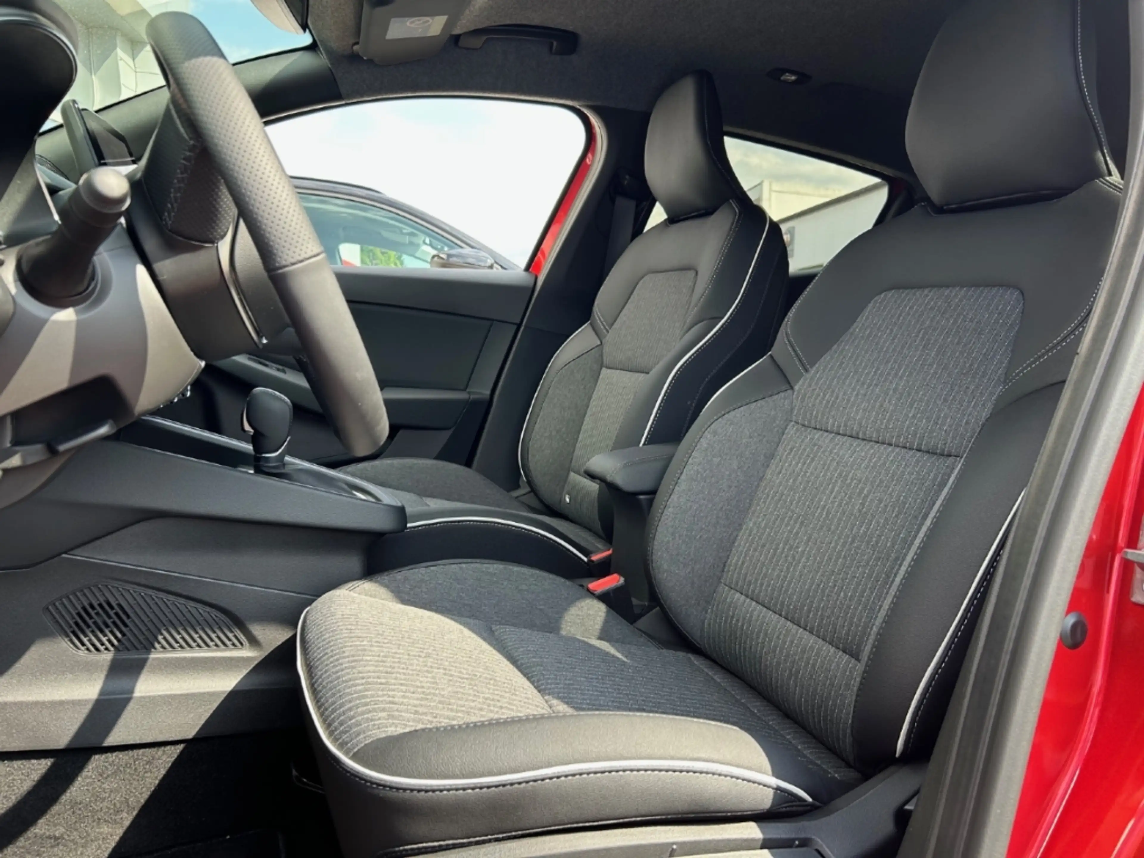 Mitsubishi Colt Top Hybrid 1.6 BOSE NAVI KAMERA SHZ — photo 6