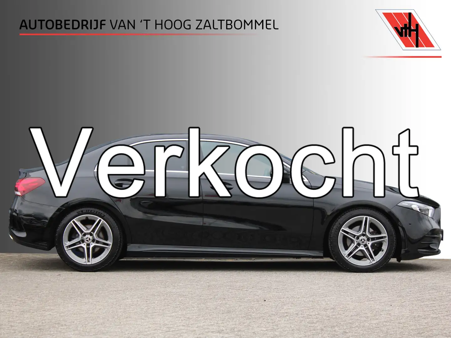 Mercedes-Benz A 200 AUT7 Business Solution AMG WIDESCREEN CARPLAY CAME Zwart - 1