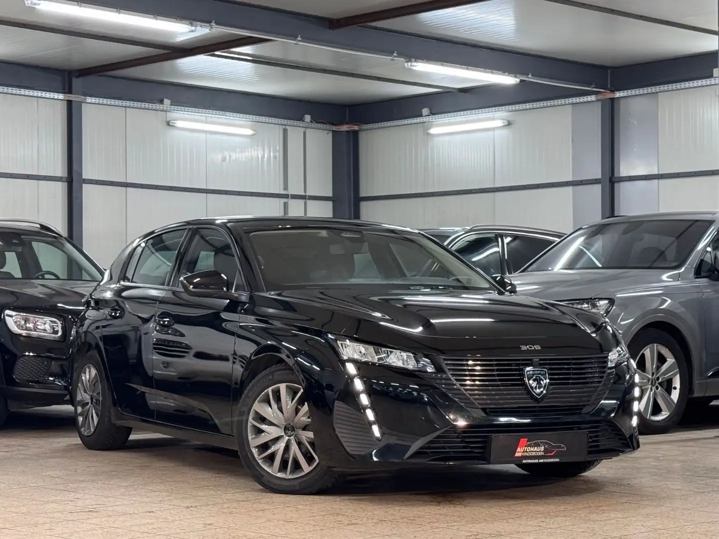 Peugeot 308 Active PackLED*CARPLAY*DAB*PDC*LANE*1.H Schwarz - 1