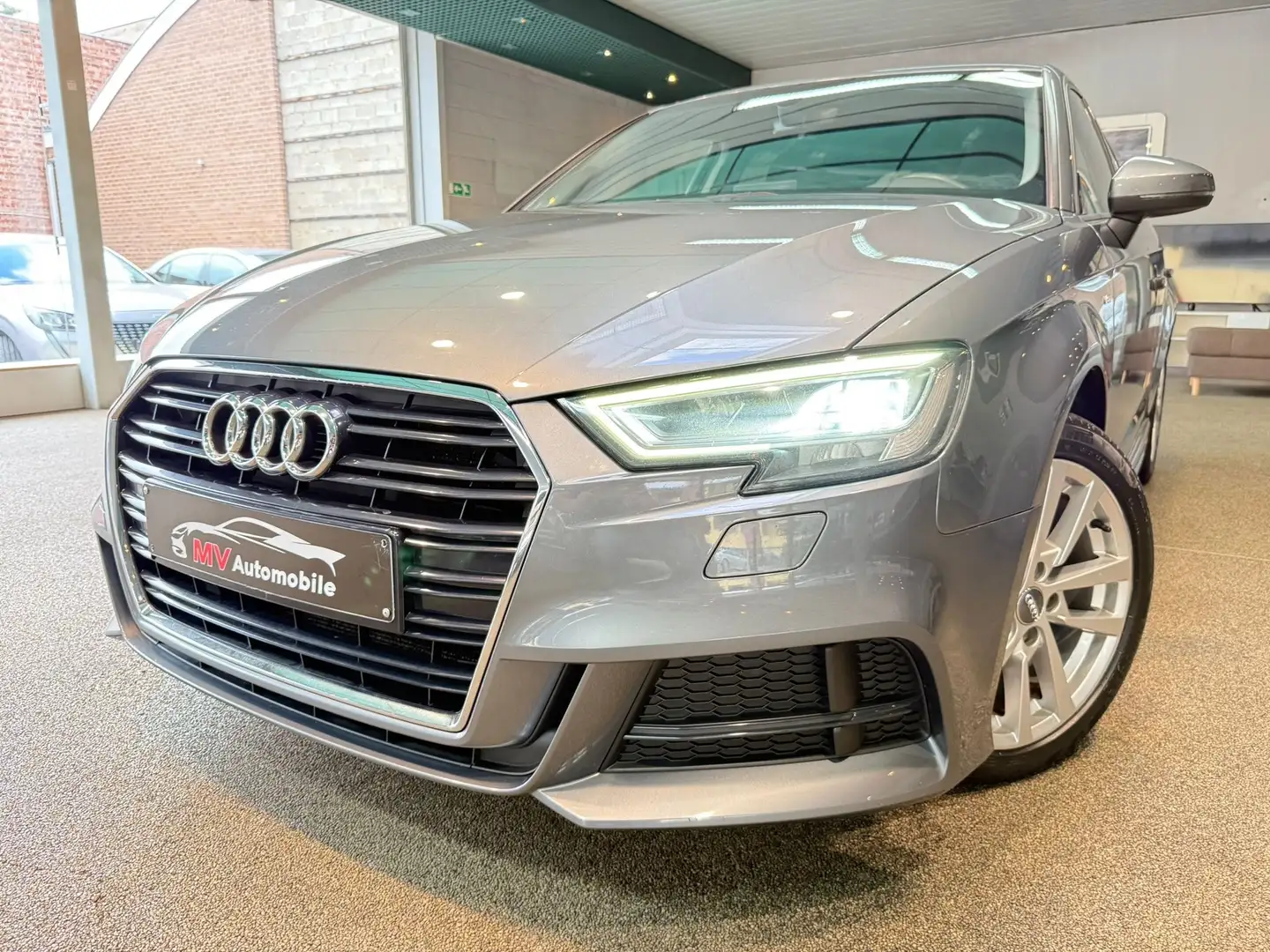 Audi A3 Sportback 1.6TDi S line * Navi * Feux Led * Clim Gris - 1