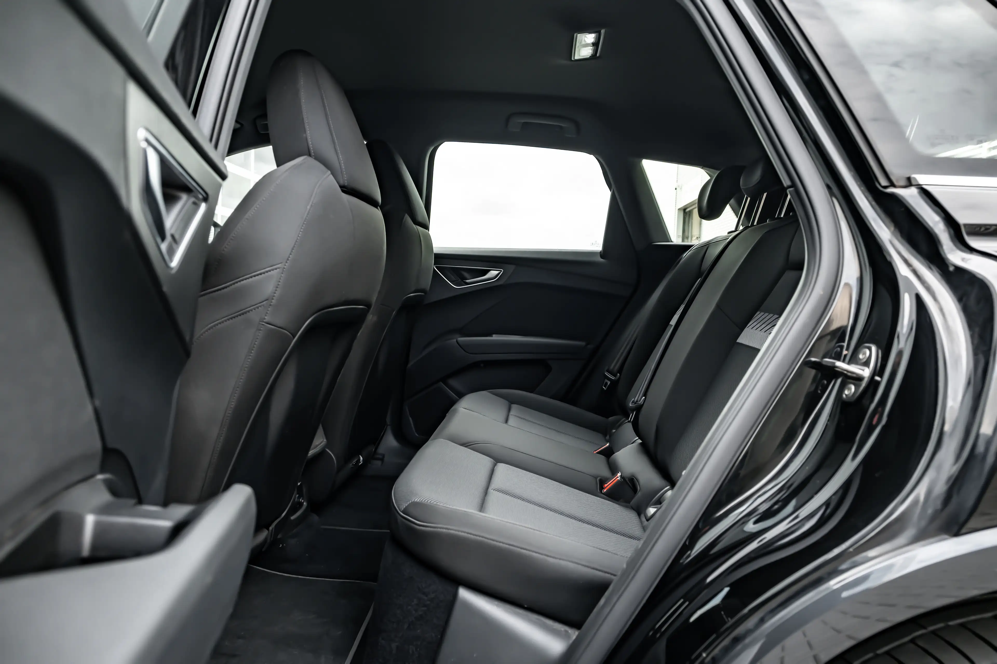 Audi Q4 e-tron 40 Launch edition Advanced Plus 77 kWh 204PK | Tre — photo 17