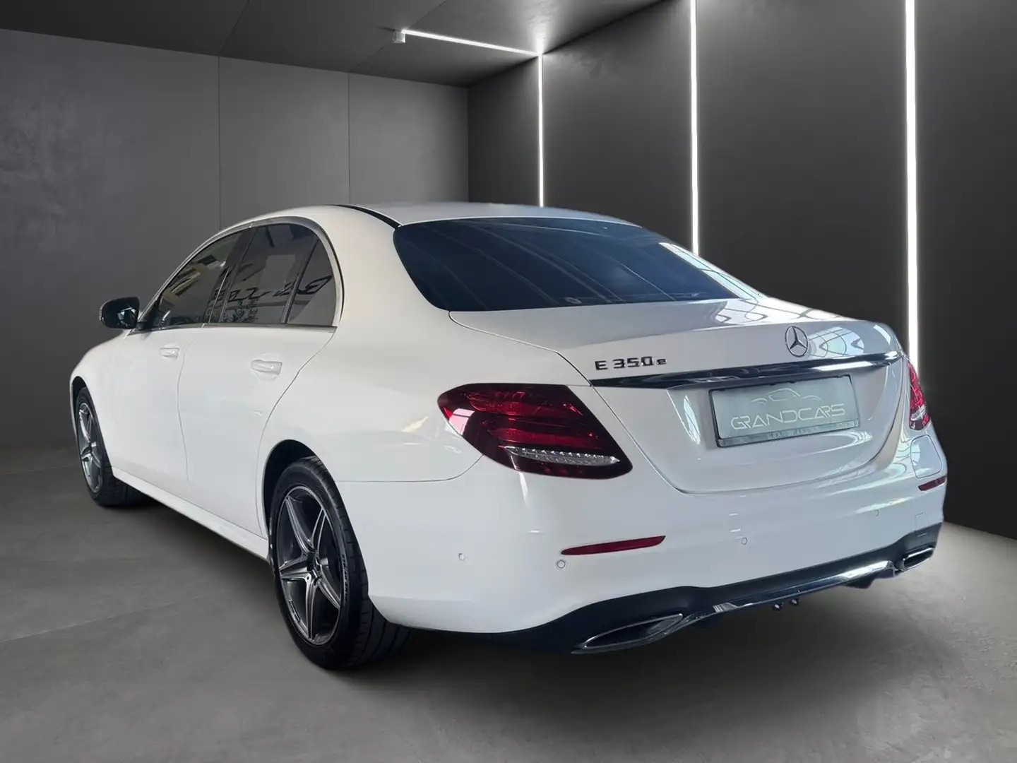 Mercedes-Benz E 350 350e PHEV Exclusive Aut. Weiß - 2