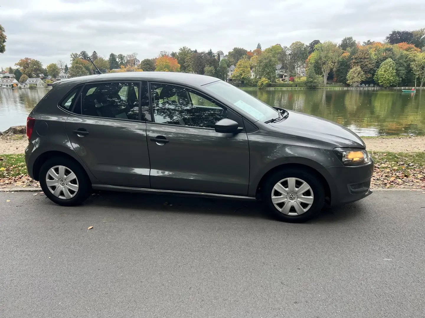 Volkswagen Polo Polo 1.2i Trendline Gris - 2