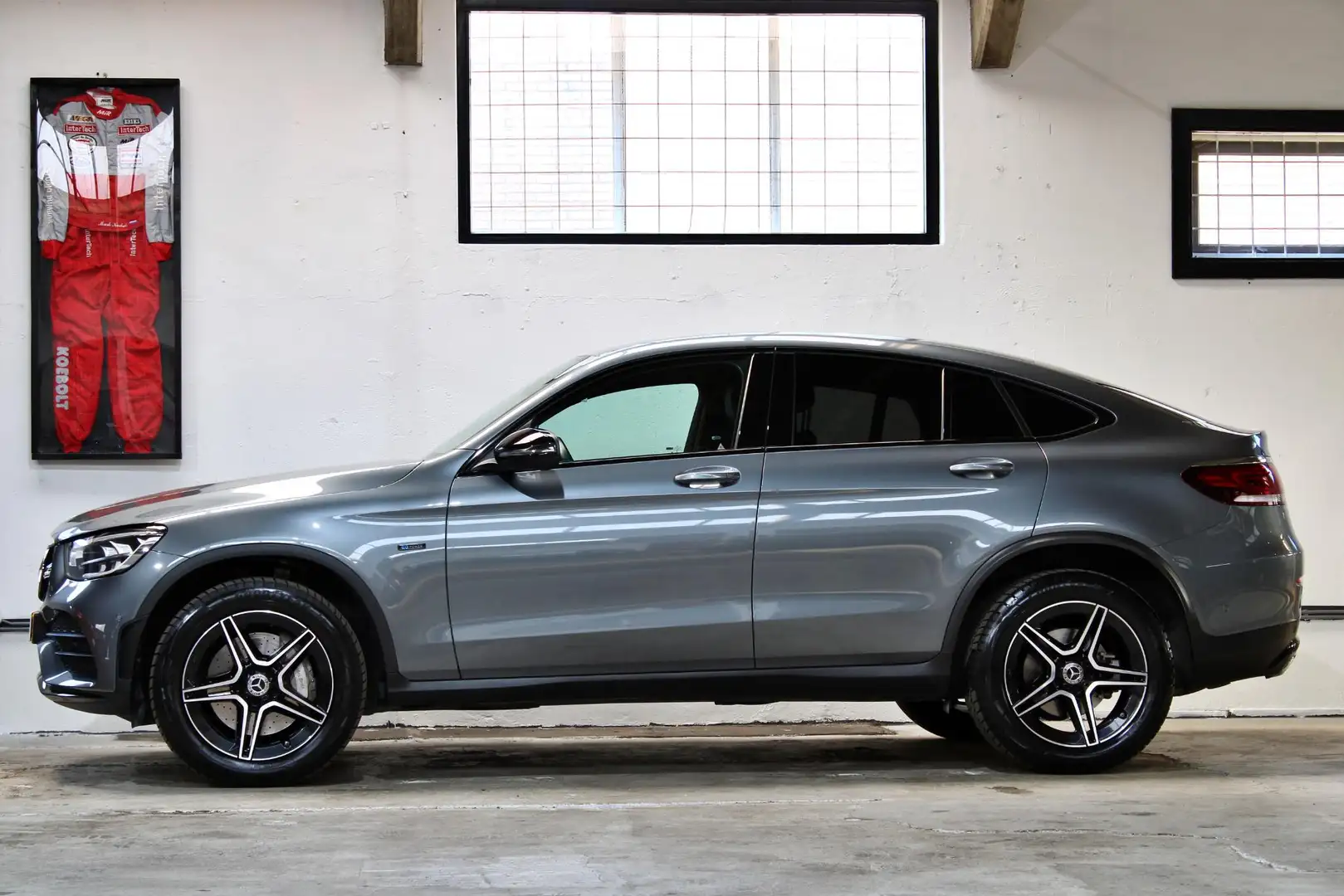 Mercedes-Benz GLC 300 Coupé 300e 4MATIC Business Solution AMG | Digitaal Grijs - 2