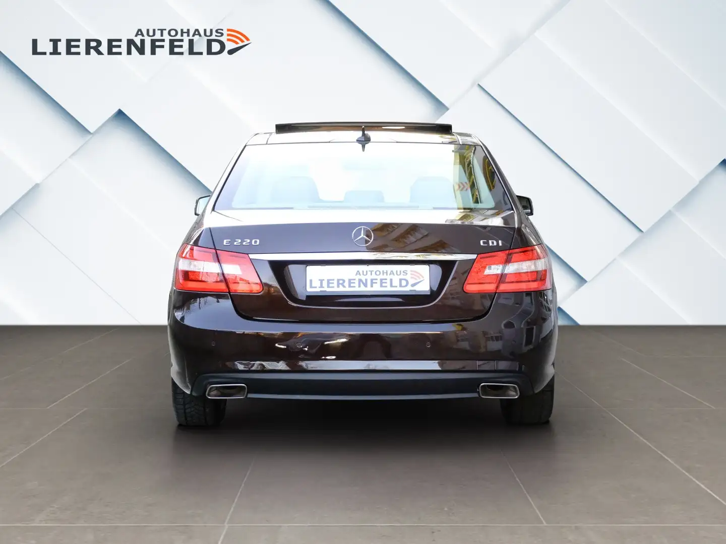Mercedes-Benz E 220 CDI AMG Paket 1.Hand 43 Tkm Brun - 2