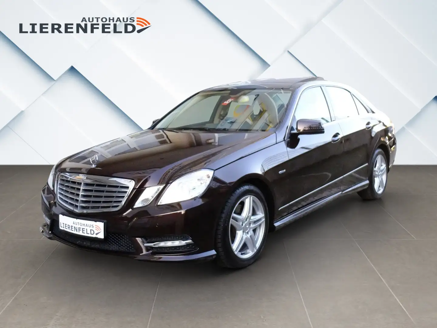 Mercedes-Benz E 220 CDI AMG Paket 1.Hand 43 Tkm Brun - 1