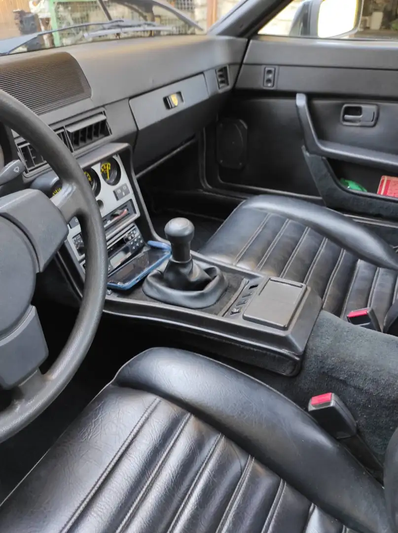 Porsche 944 944 Coupe 2.5 Šedá - 2