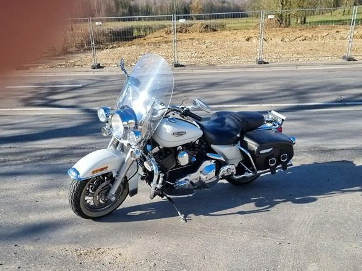 Harley-Davidson Road King 1449 cc à injection Blanc - 2
