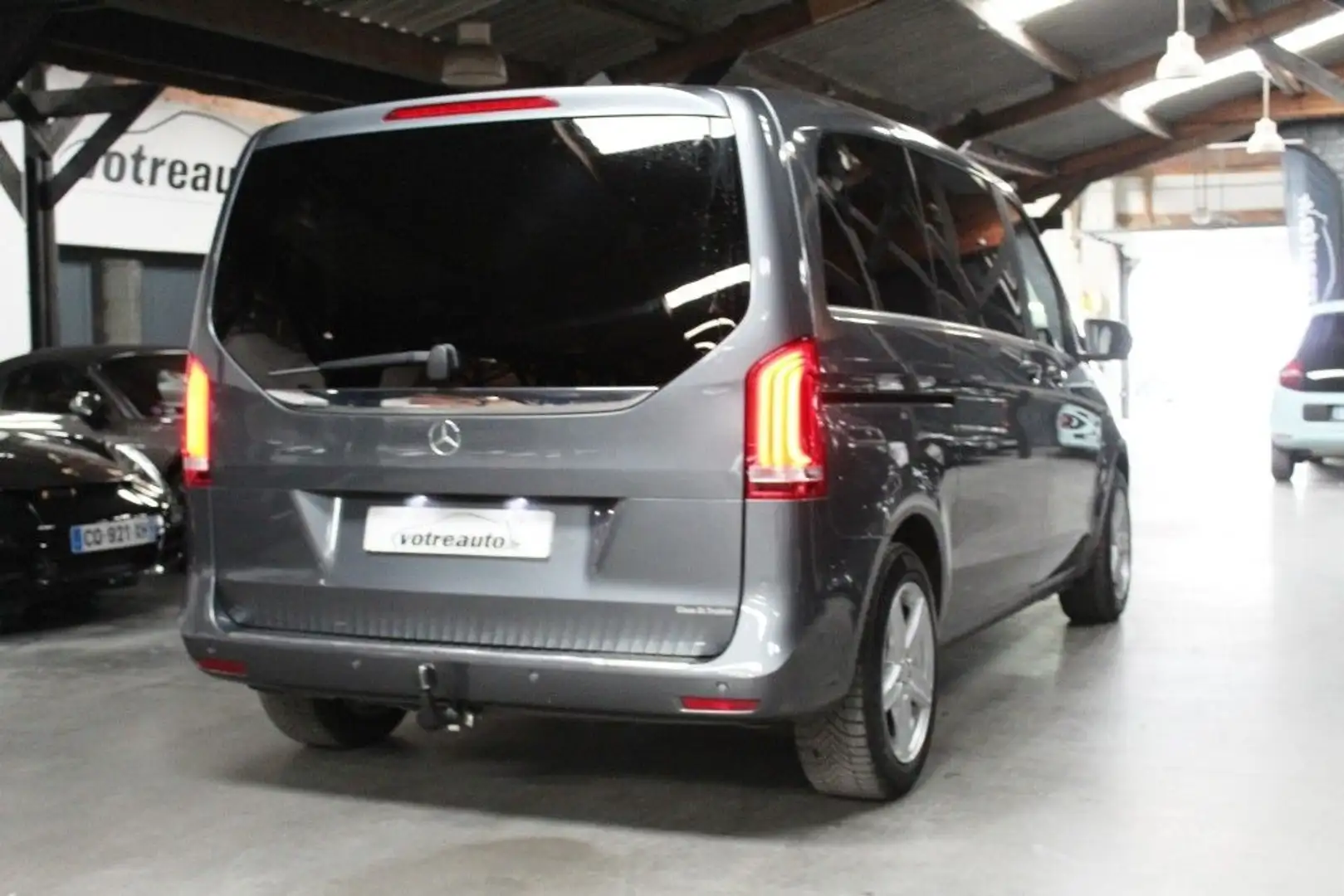 Mercedes-Benz V 220 II COMPACT 220 D AVANTGARDE AUTO Gris - 2