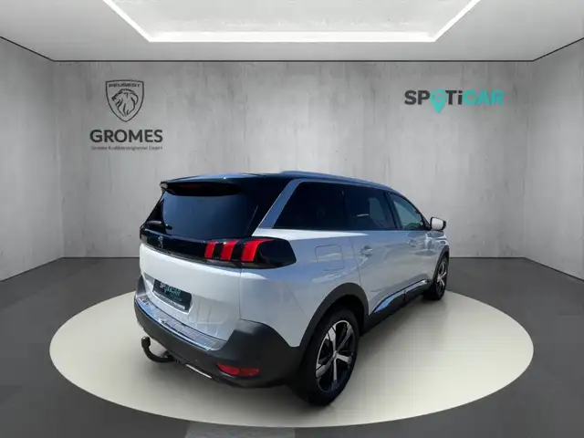 Peugeot 5008 view 3