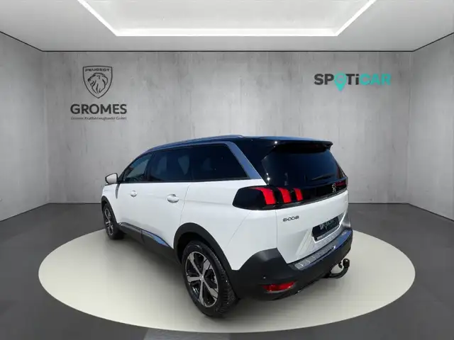 Peugeot 5008 view 5