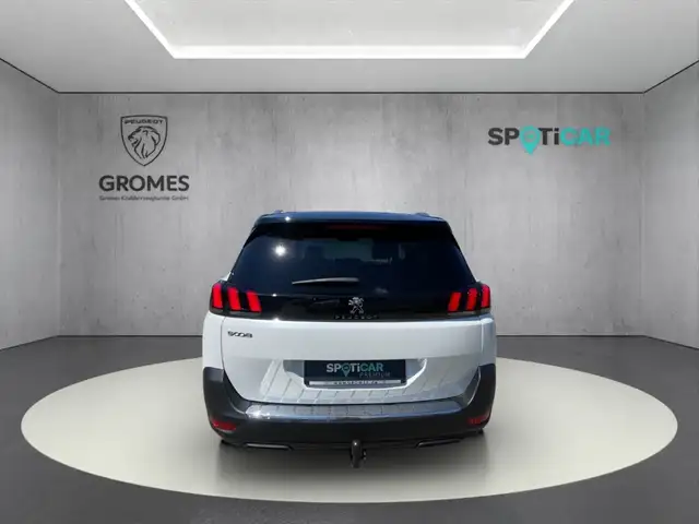 Peugeot 5008 view 4