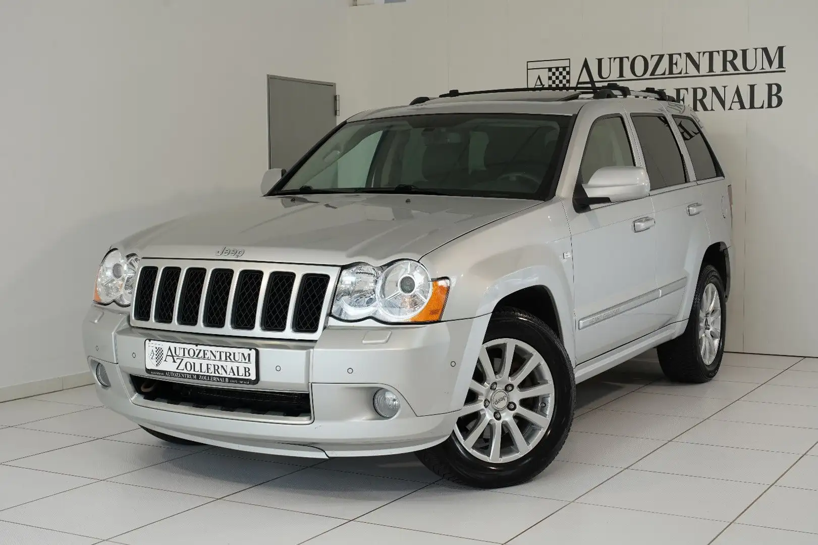 Jeep Grand Cherokee 3.0 CRD Overland *LEDER*R-CAM*AHK Silber - 1