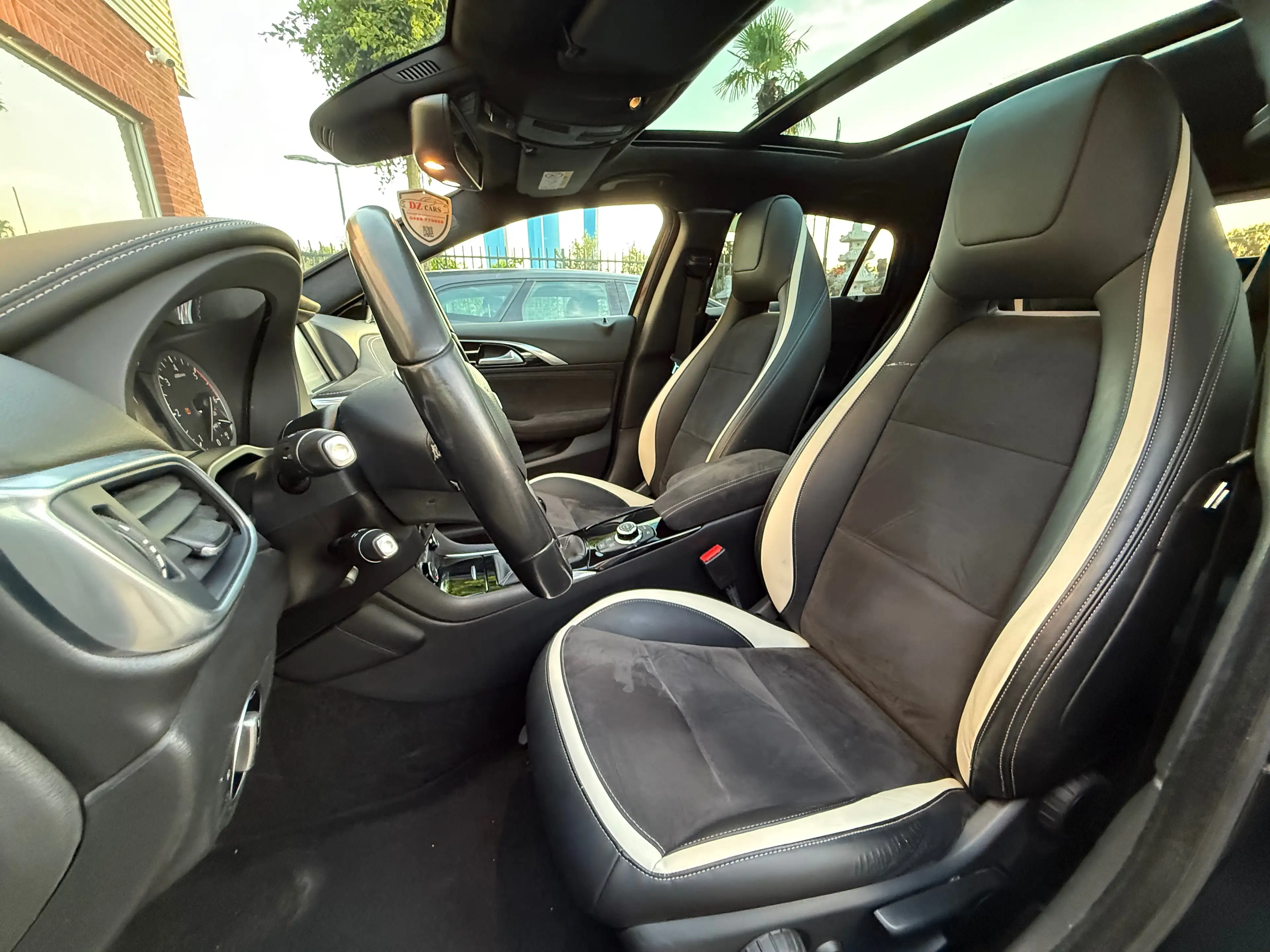 Infiniti Q30 Q30 1.5d Sport City Black — photo 17
