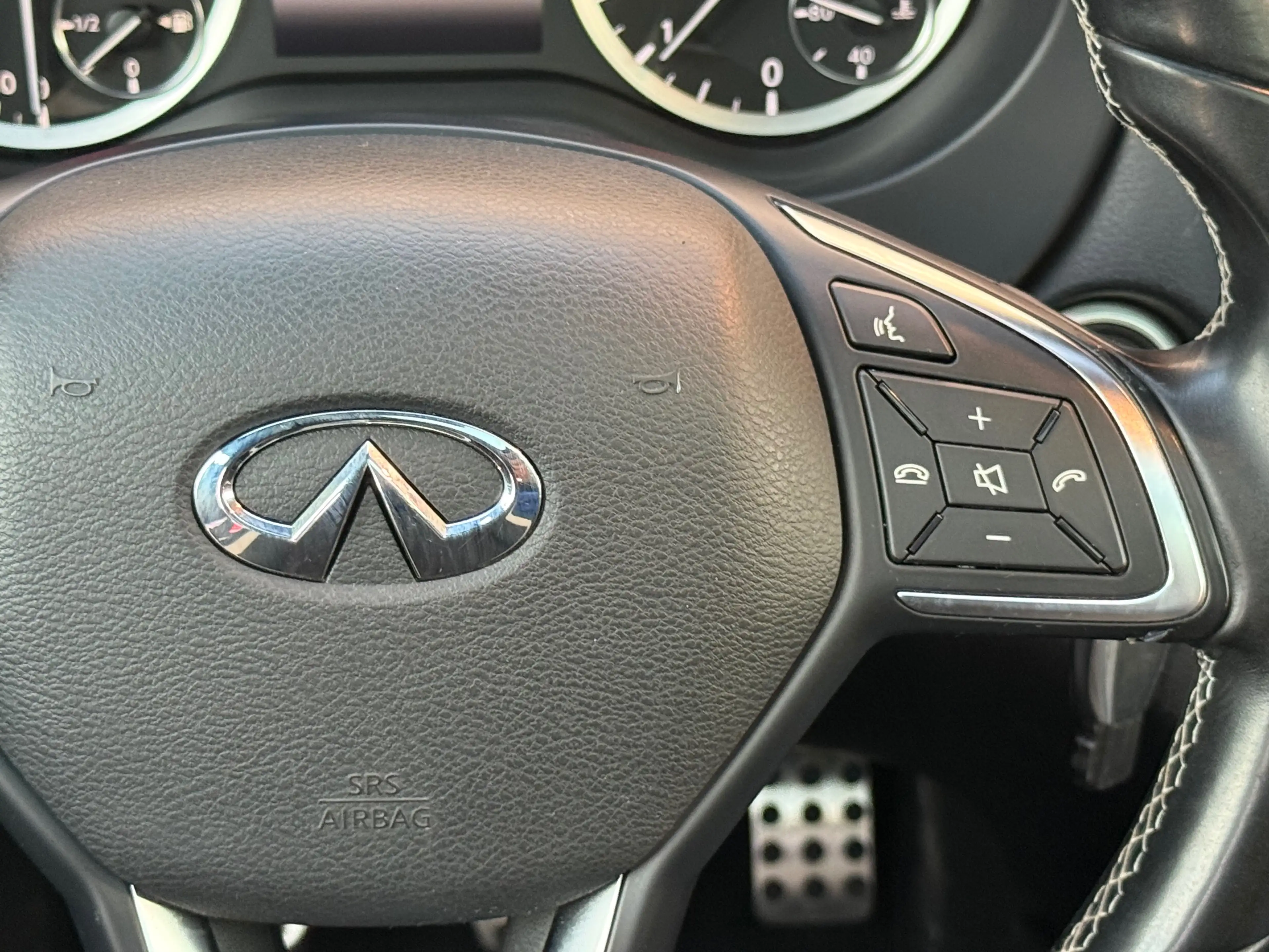 Infiniti Q30 Q30 1.5d Sport City Black — photo 23