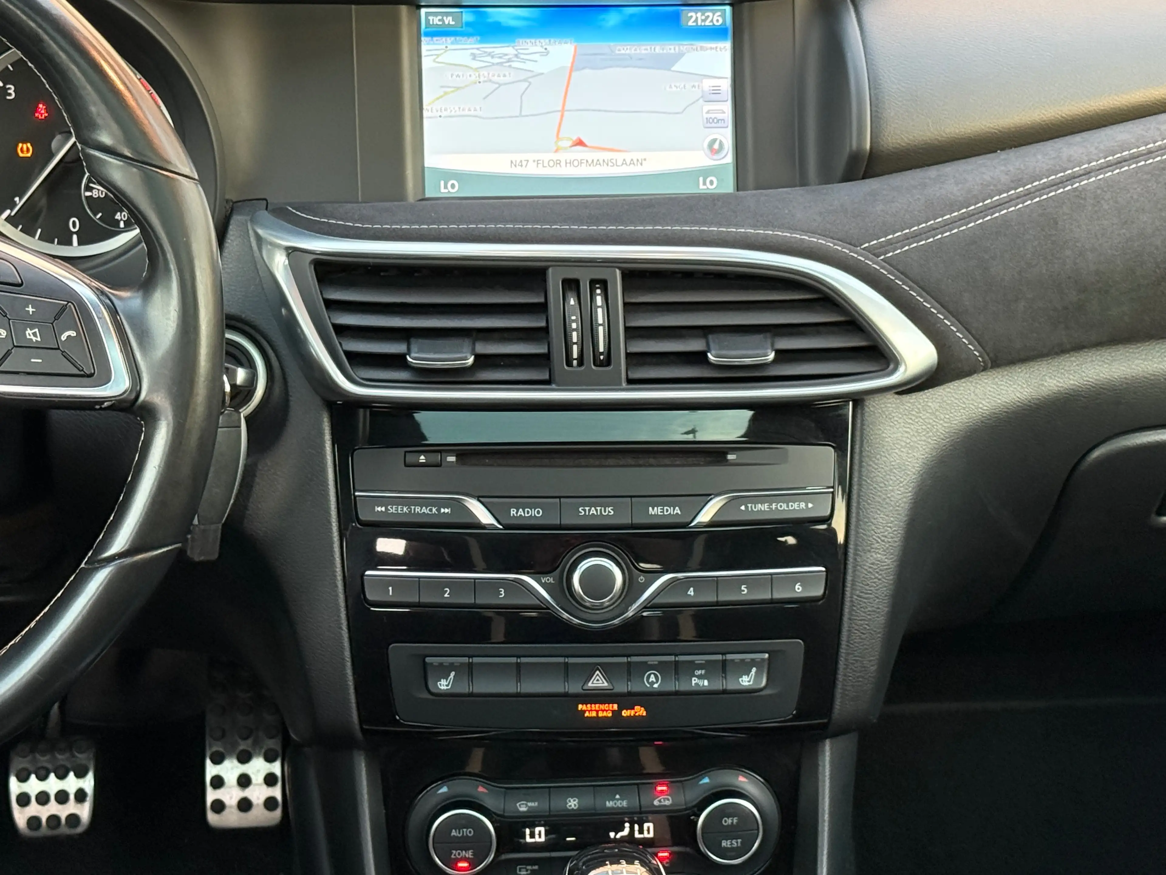 Infiniti Q30 Q30 1.5d Sport City Black — photo 25