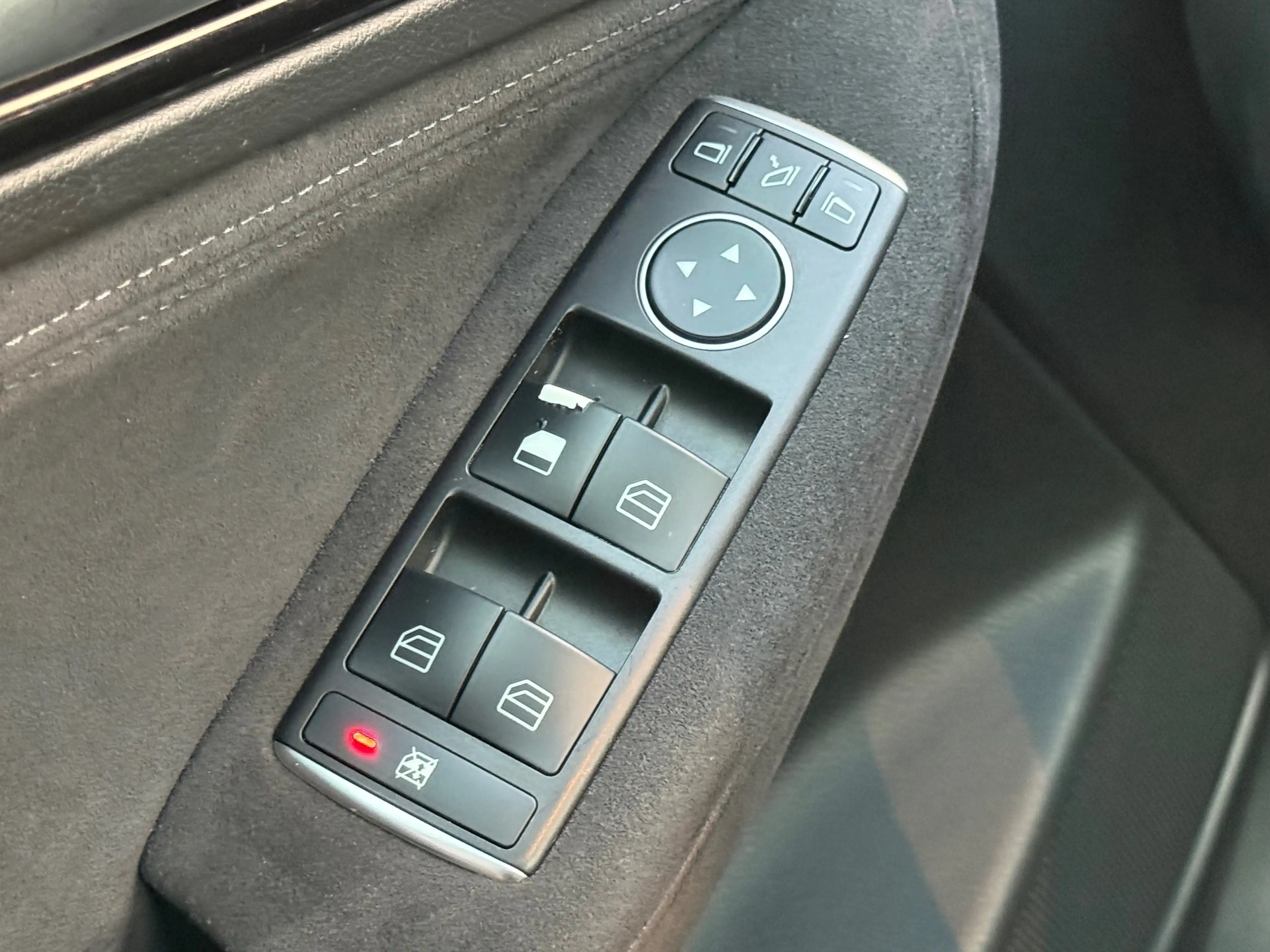 Infiniti Q30 Q30 1.5d Sport City Black — photo 31