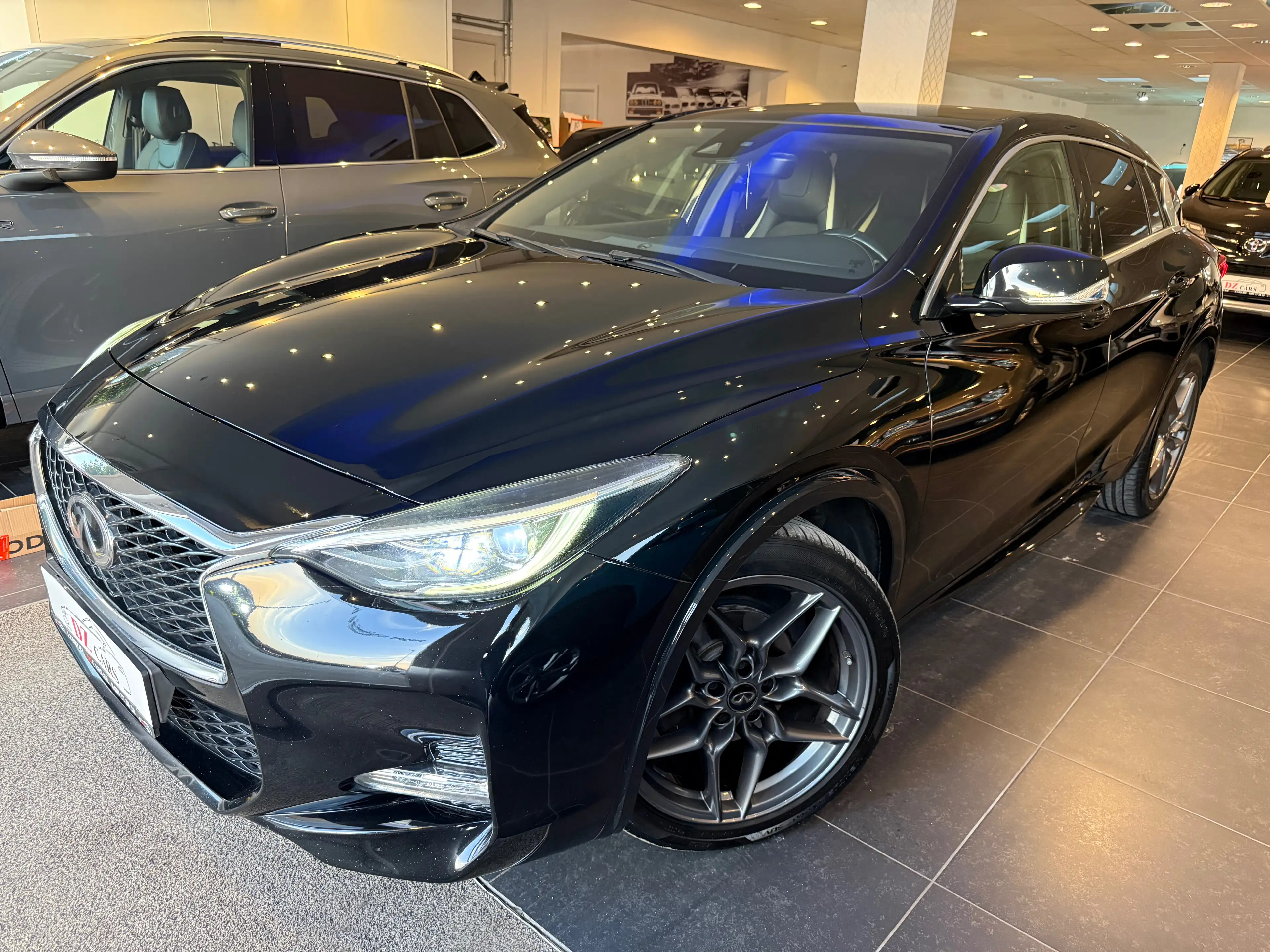 Infiniti Q30 Q30 1.5d Sport City Black — photo 46