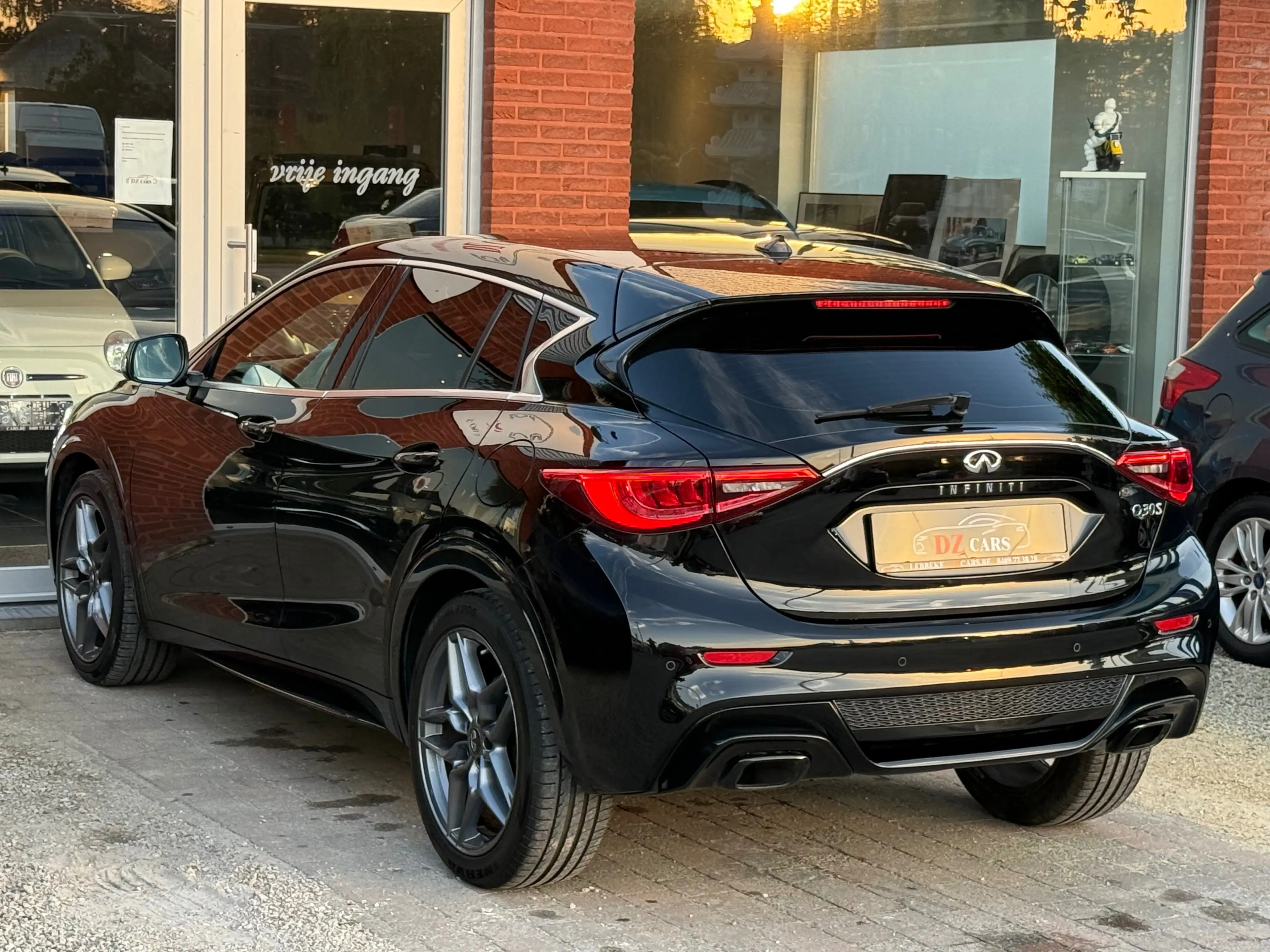 Infiniti Q30 Q30 1.5d Sport City Black — photo 12