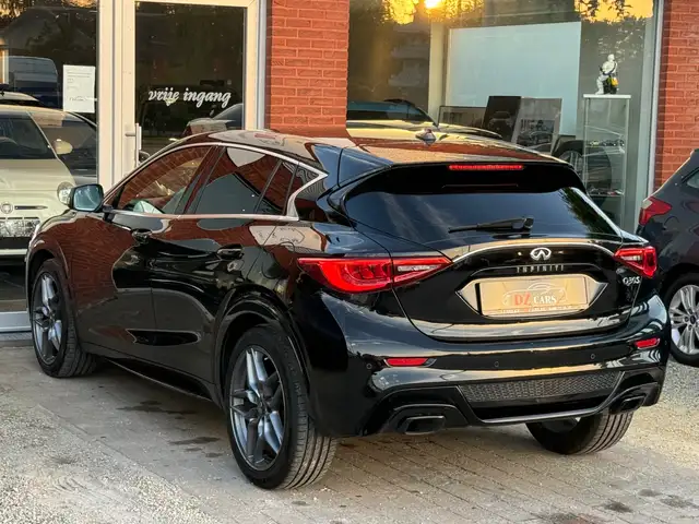 Infiniti Q30 view 12