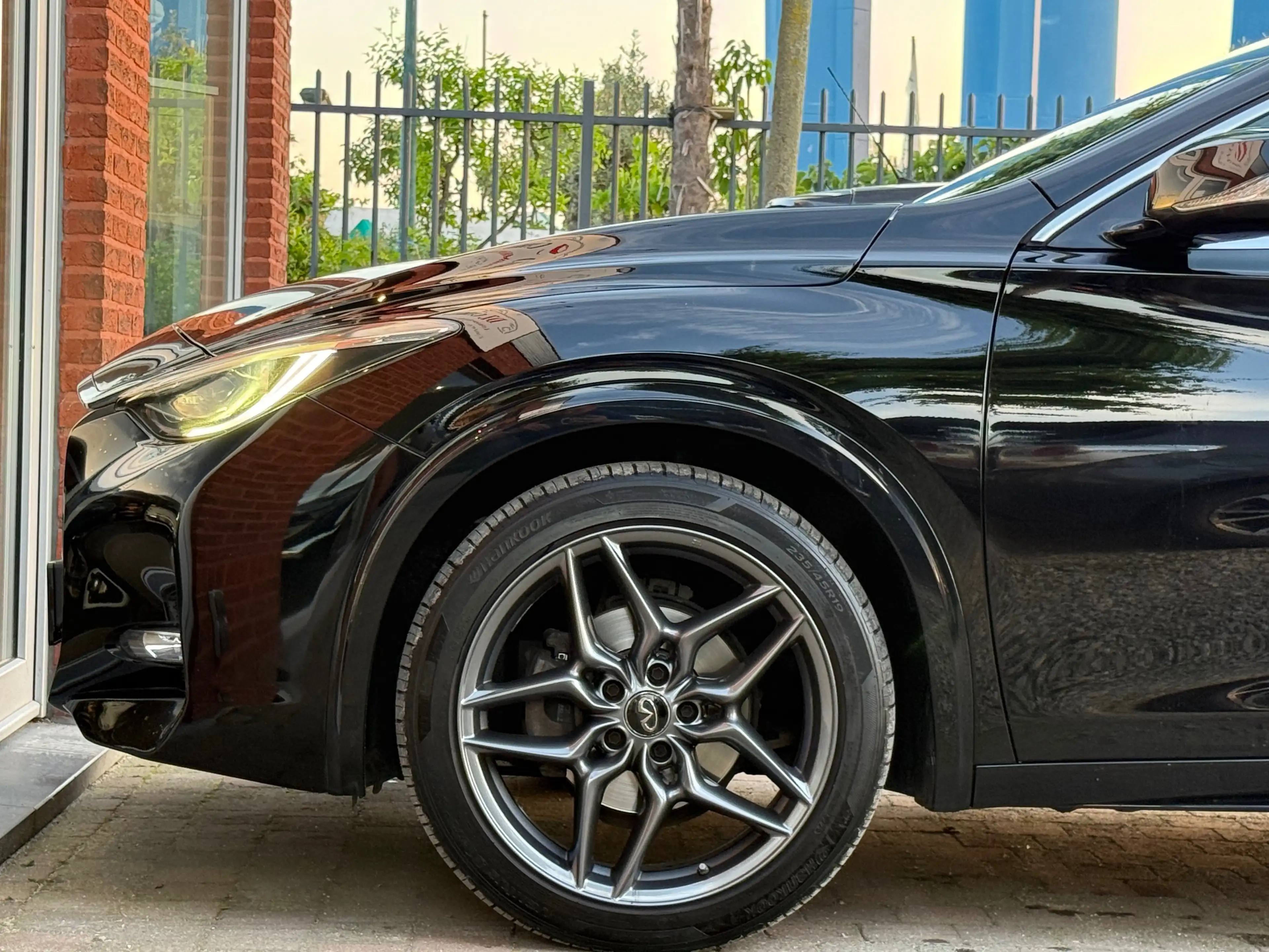 Infiniti Q30 Q30 1.5d Sport City Black — photo 33