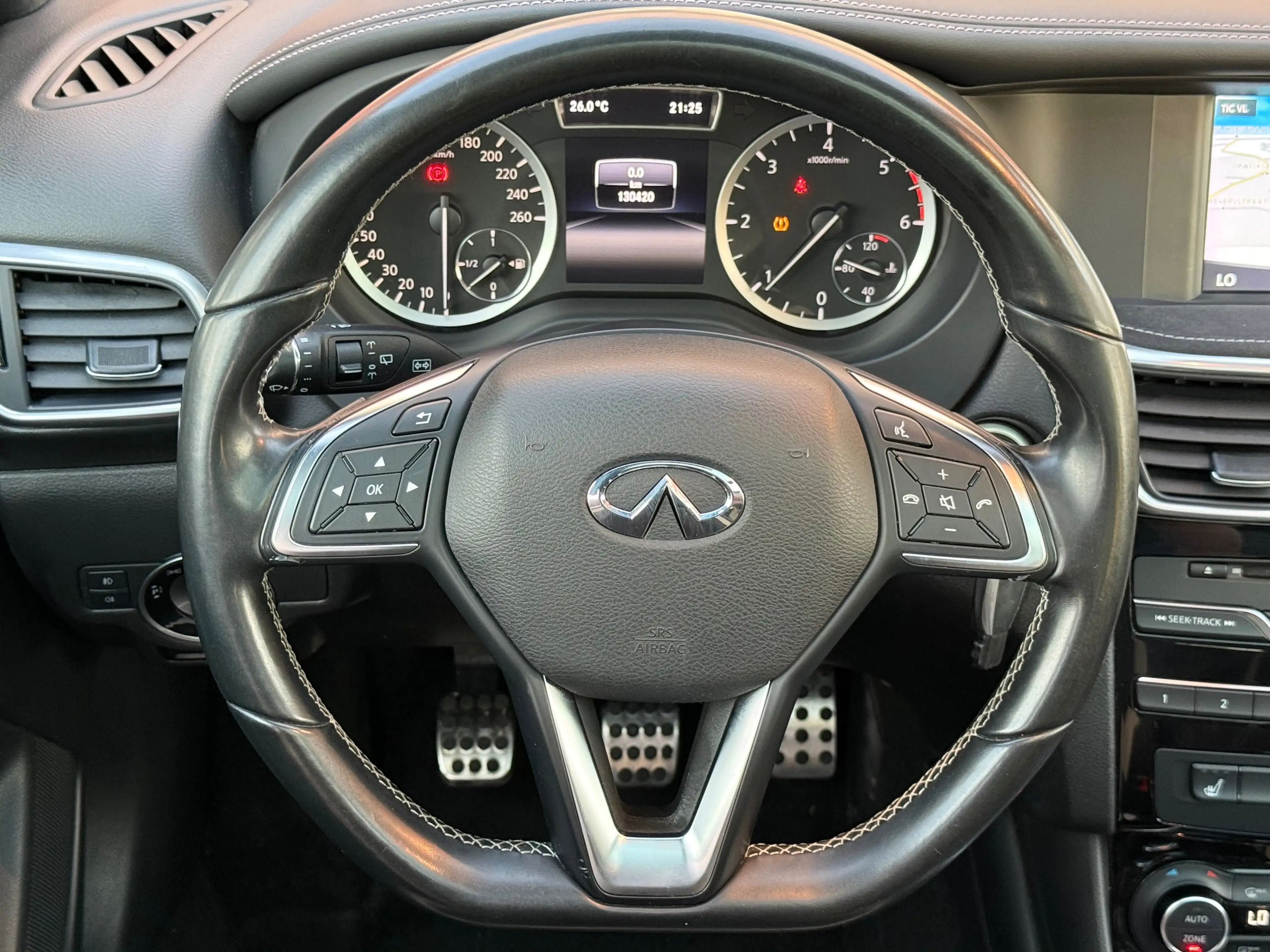 Infiniti Q30 Q30 1.5d Sport City Black — photo 22