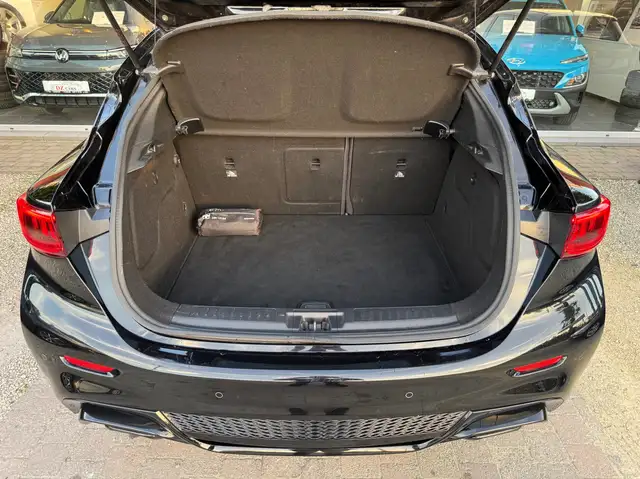 Infiniti Q30 view 14