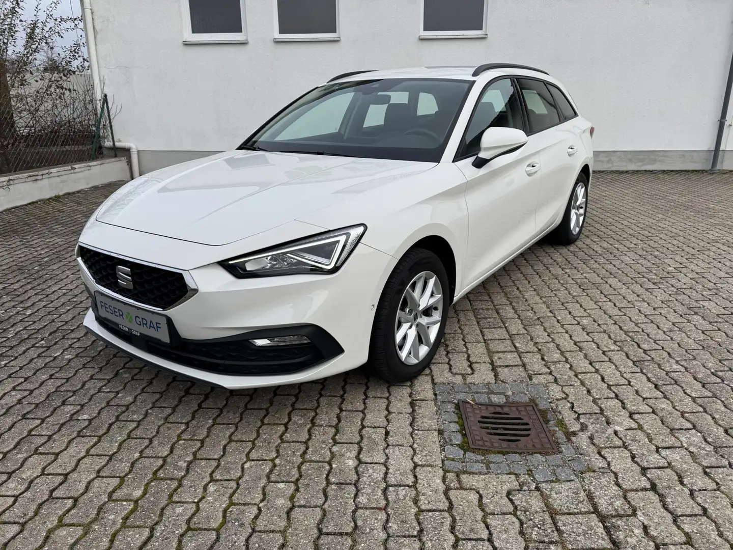 SEAT Leon Sportstourer Style 2.0 TDI DSG KAM LED NAVI VIRTUA Weiß - 2