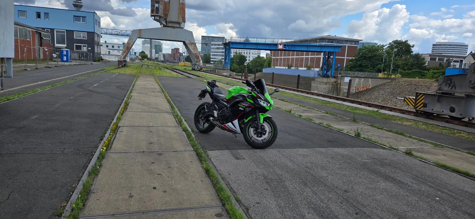 Kawasaki Ninja 650 KRT-Design Verde - 1
