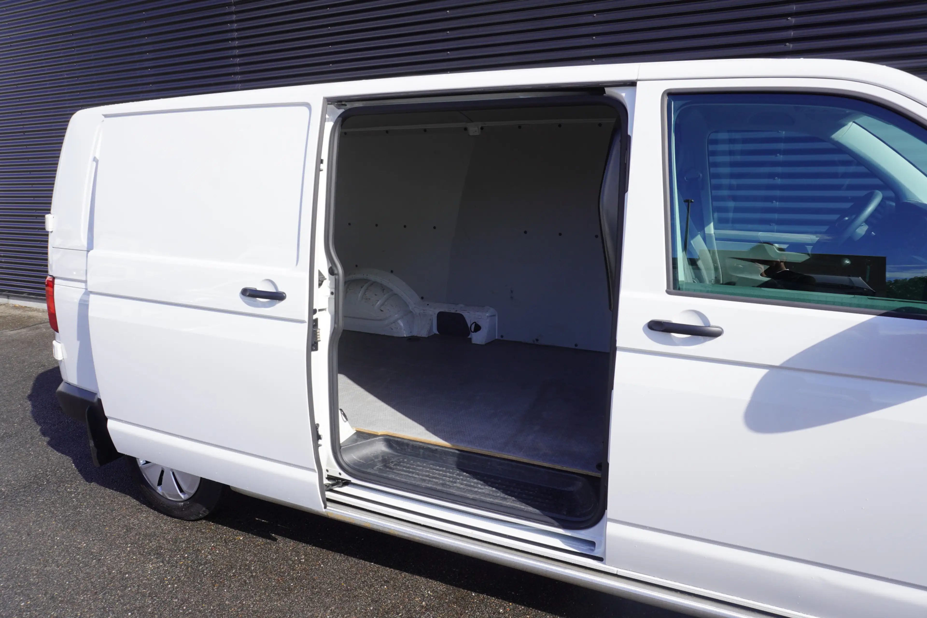 Volkswagen T6.1 Transporter L2H1 110pk L2H1 Camera Apple Carplay Airco Cruise — photo 9