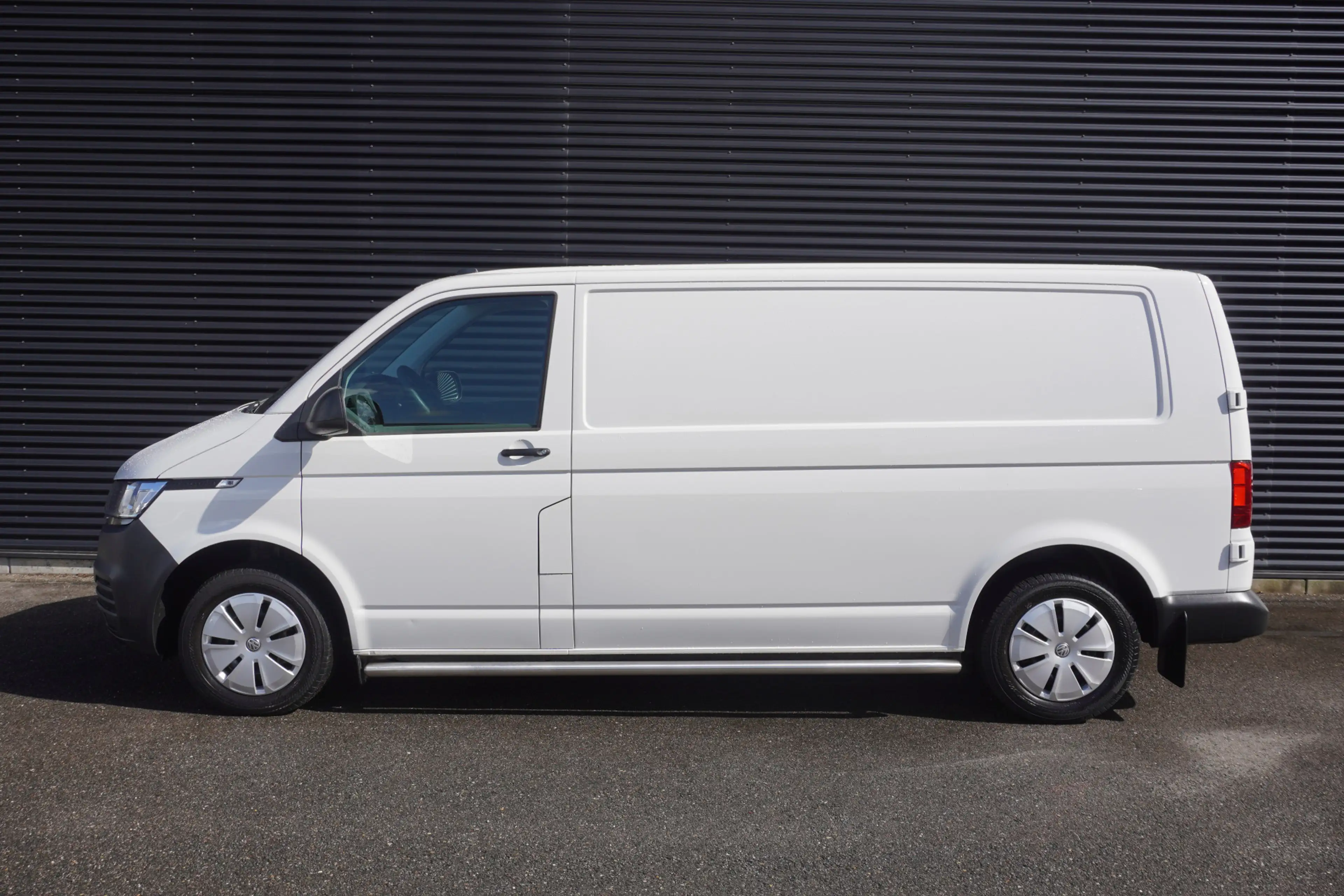 Volkswagen T6.1 Transporter L2H1 110pk L2H1 Camera Apple Carplay Airco Cruise — photo 7