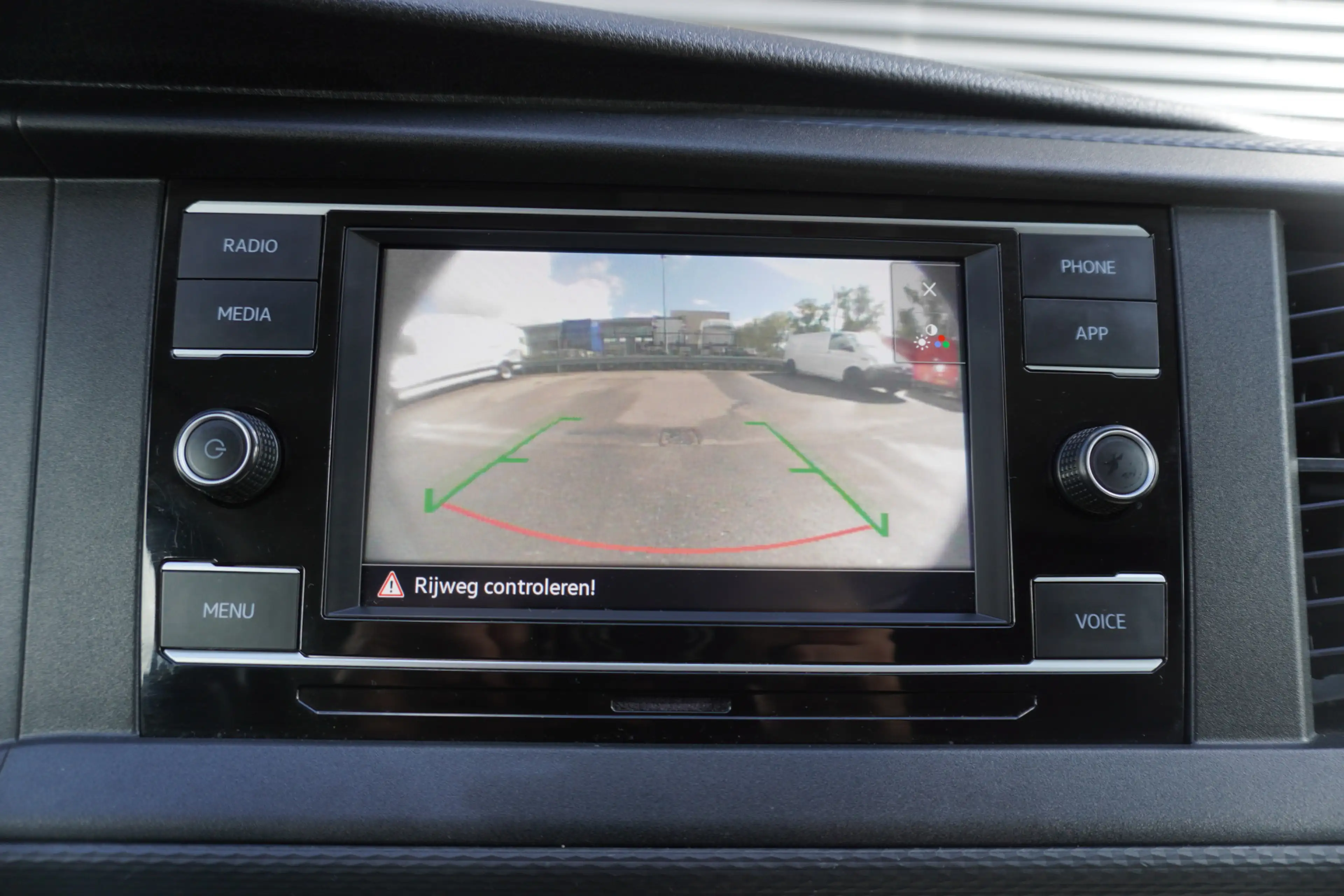 Volkswagen T6.1 Transporter L2H1 110pk L2H1 Camera Apple Carplay Airco Cruise — photo 3