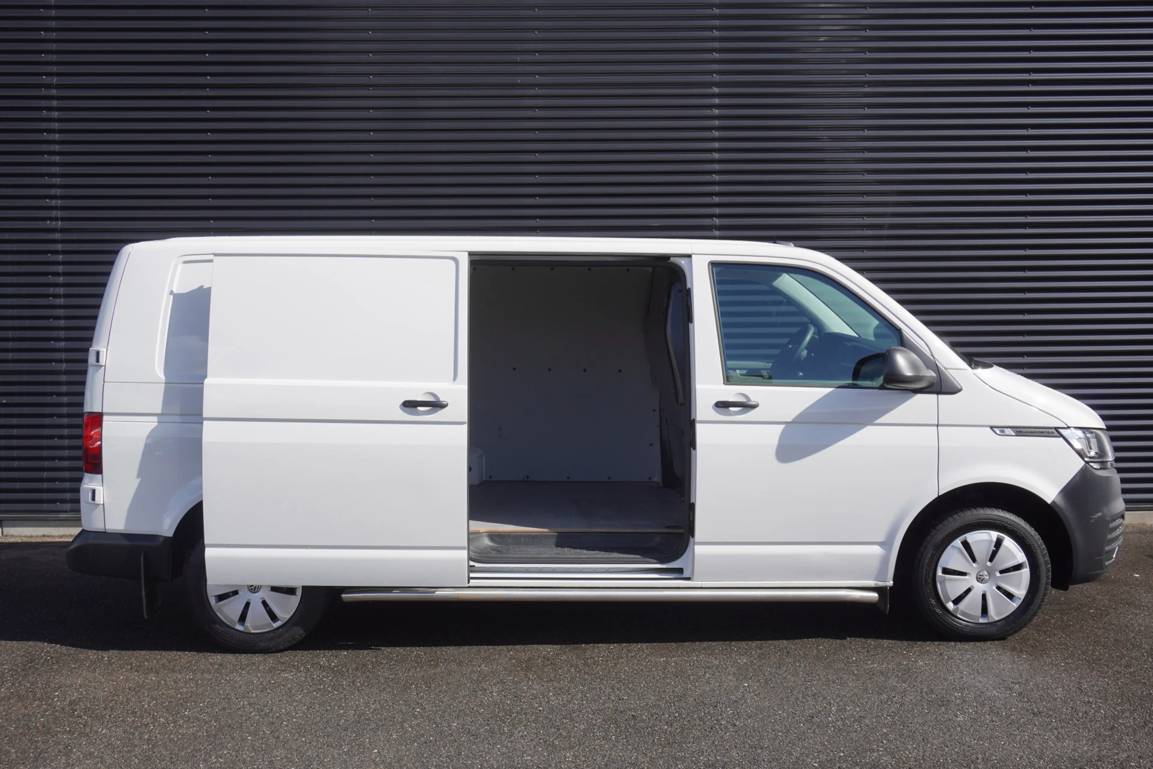 Volkswagen T6.1 Transporter L2H1 110pk L2H1 Camera Apple Carplay Airco Cruise — photo 11