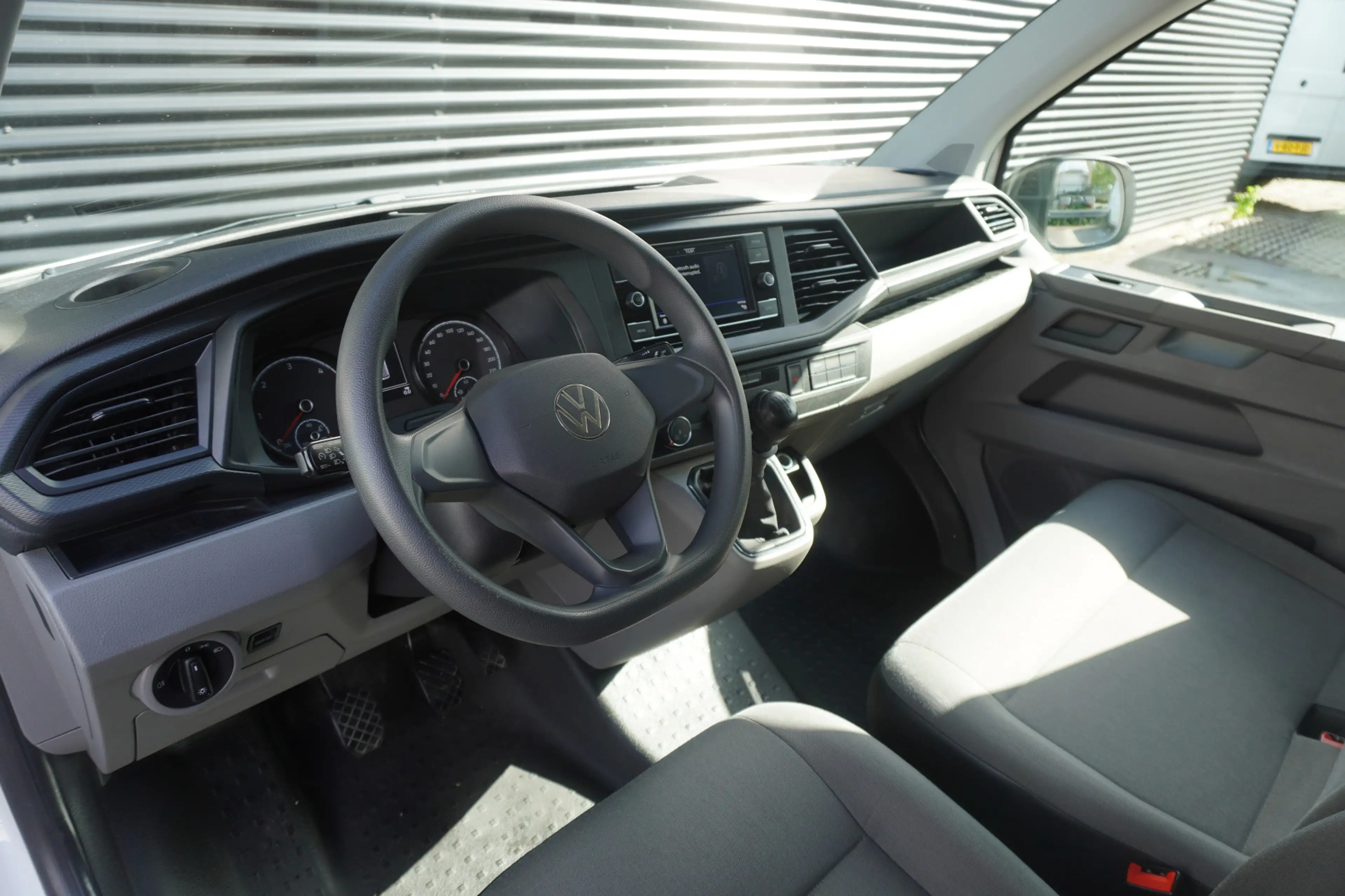 Volkswagen T6.1 Transporter L2H1 110pk L2H1 Camera Apple Carplay Airco Cruise — photo 12