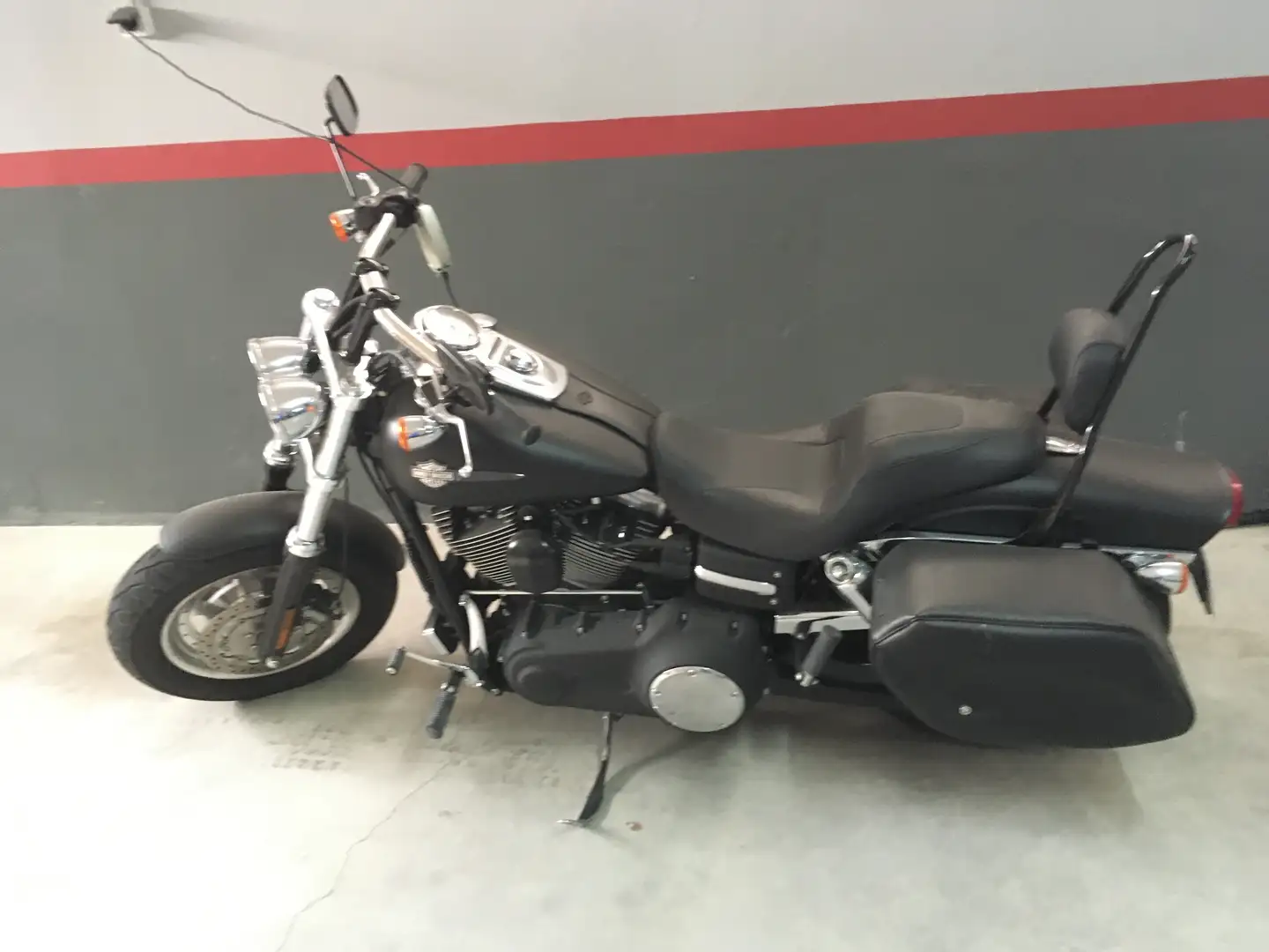 Harley-Davidson Dyna Fat Bob Negro - 1