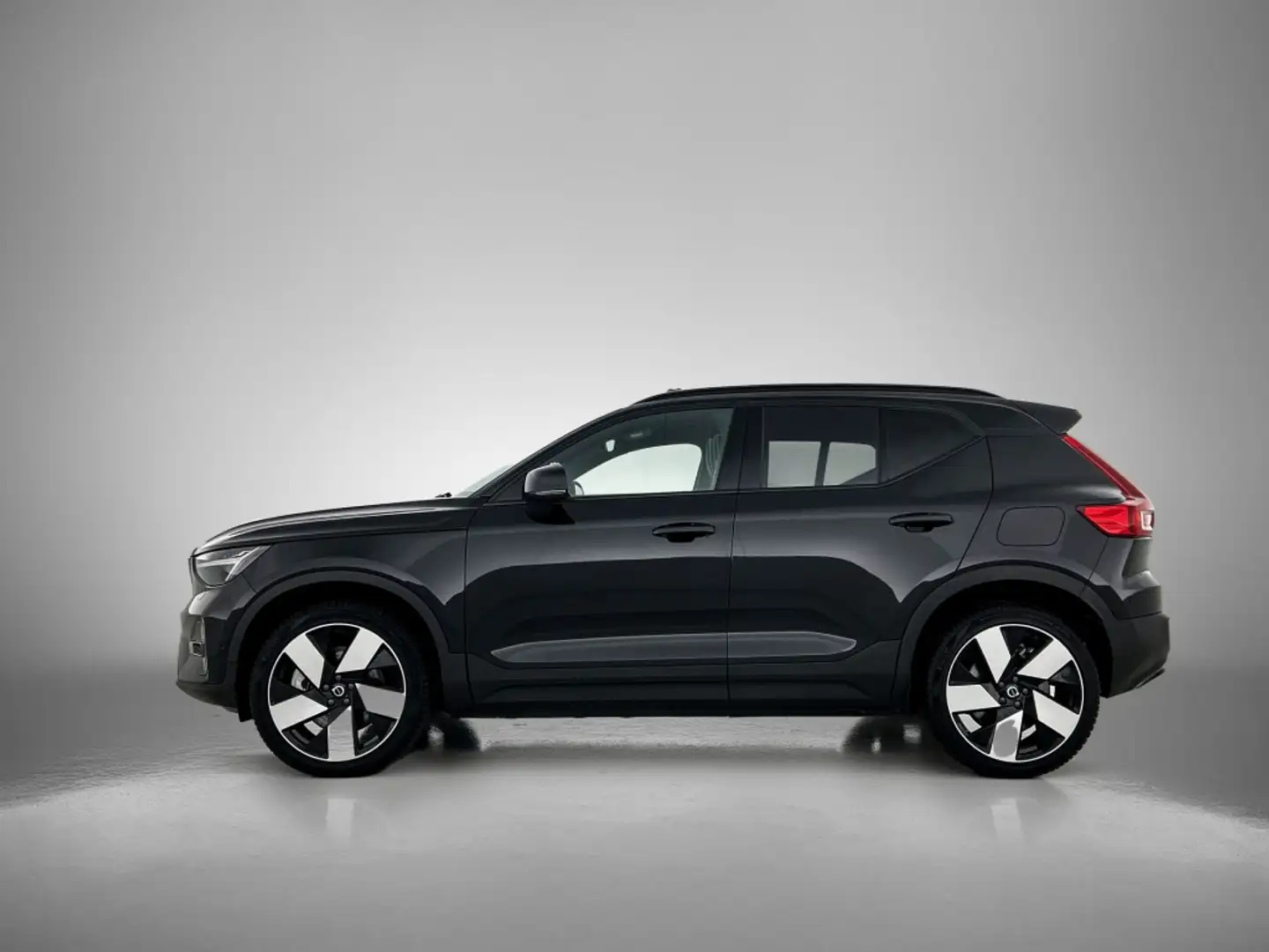 Volvo XC40 Ultimate | 20 inch | Panorama Dak | Pilot Assist | Zwart - 2