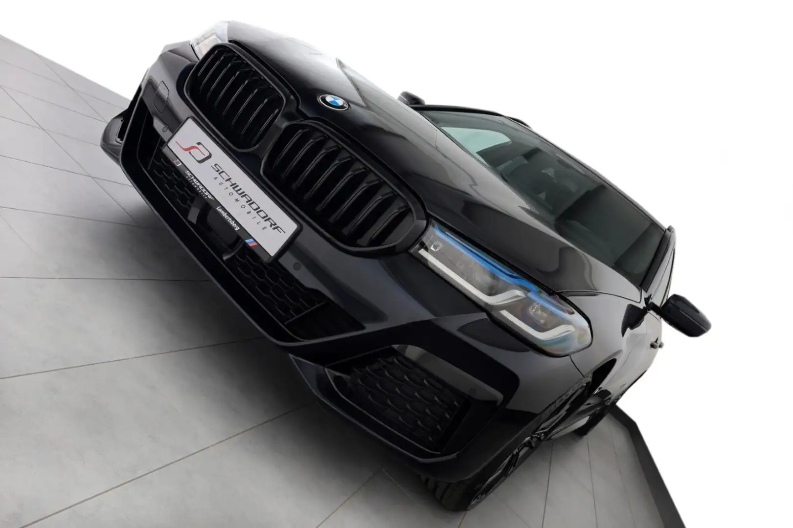 BMW 520 d xDrive Touring M Sport PANO STHZ H&K ACC 20 Schwarz - 2