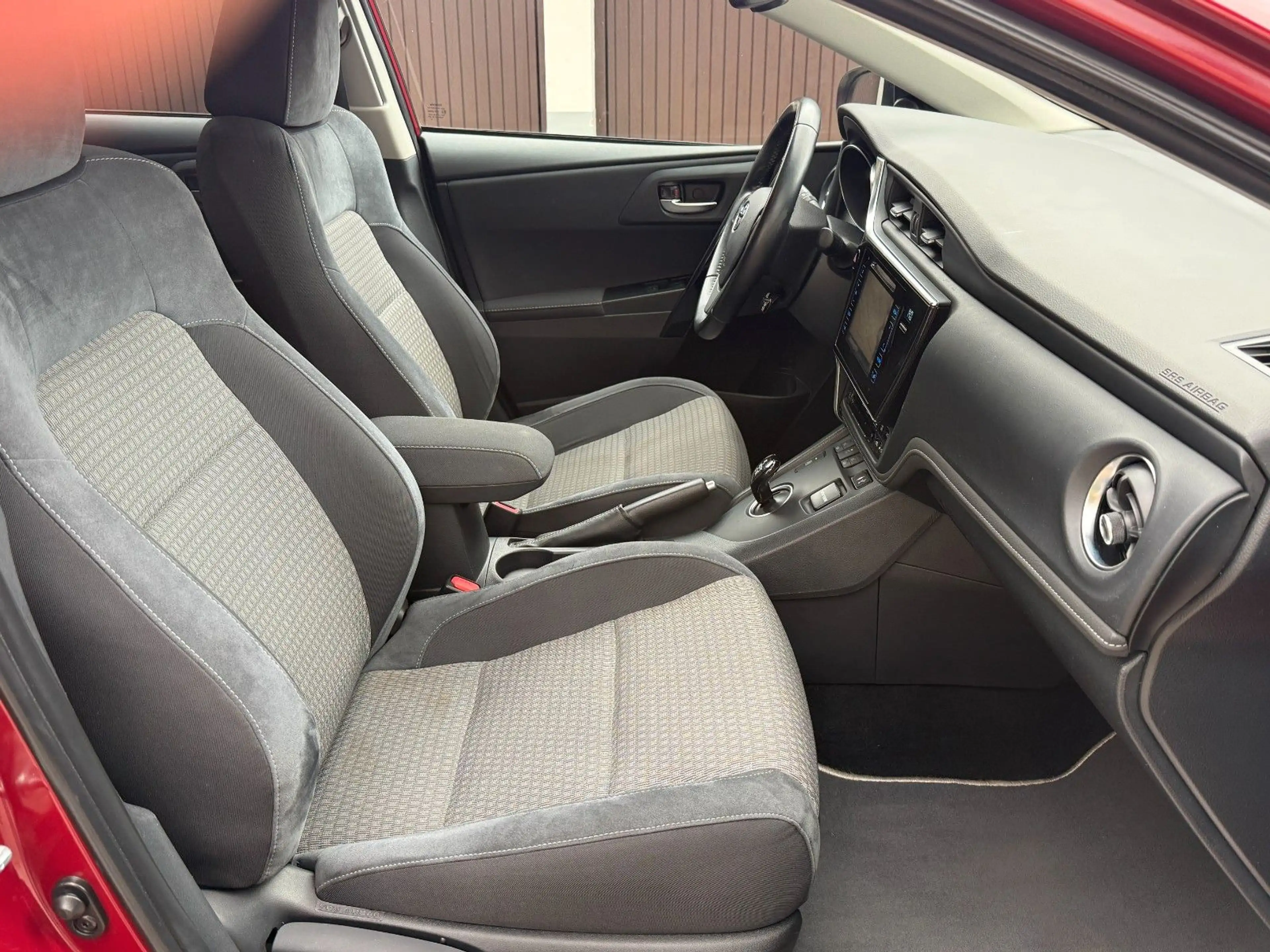 Toyota Auris 1.8l Hybrid "Team D"Navi/Kamera/AHK/SHZ — photo 10