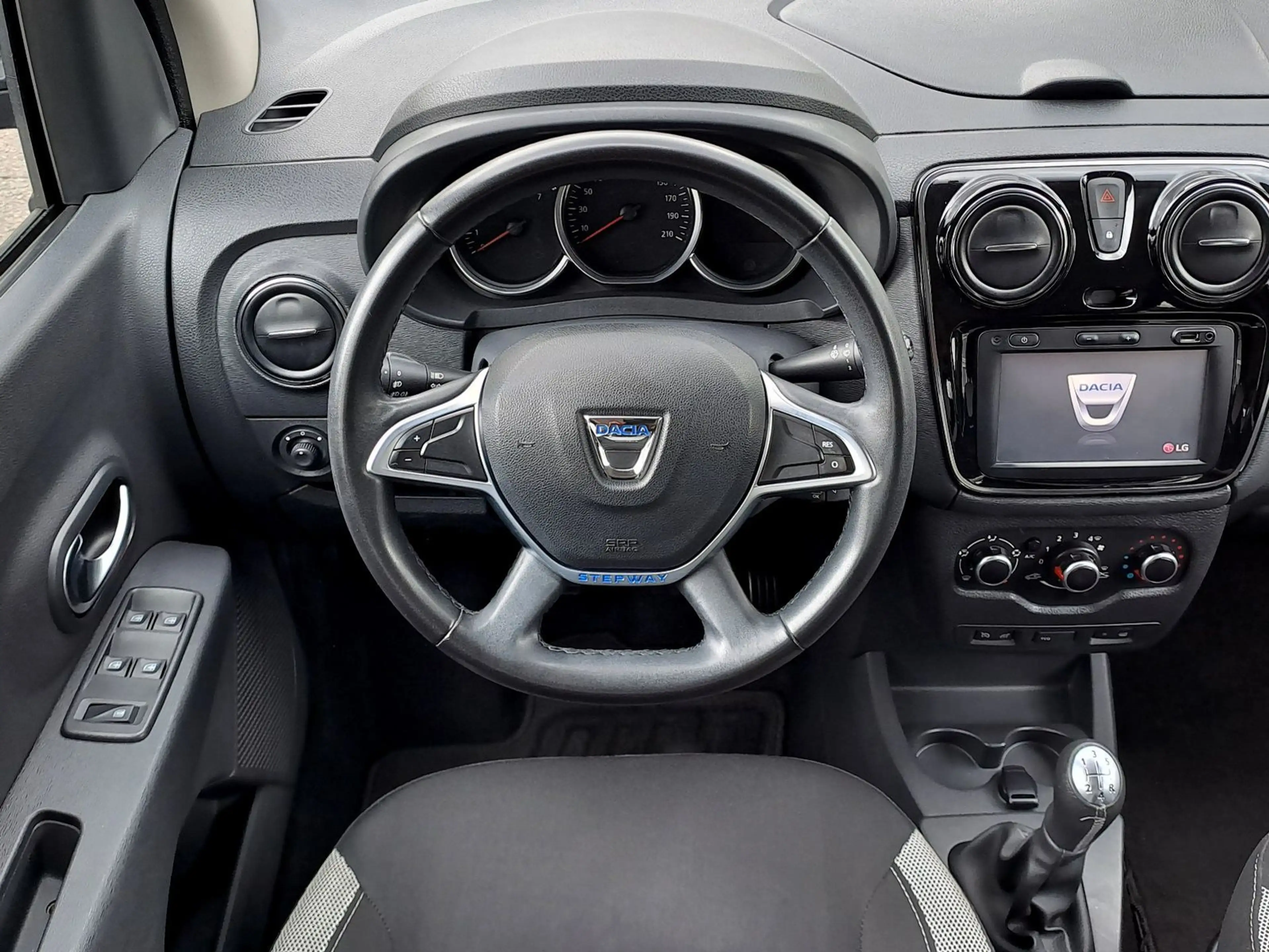 Dacia Lodgy TCe 115 Stepway (7 Sitze, AHZV, 1. Hand) — photo 10