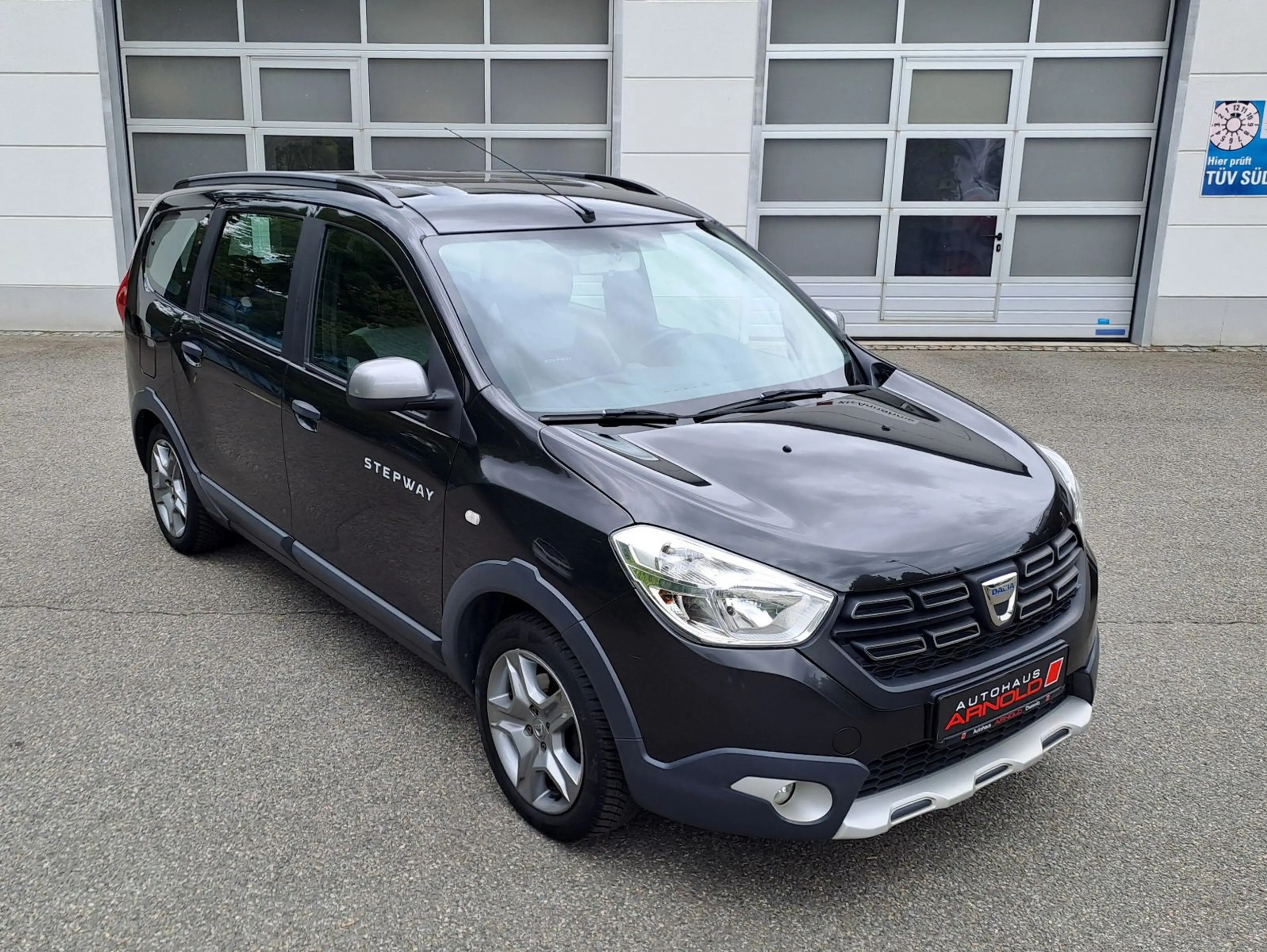 Dacia Lodgy TCe 115 Stepway (7 Sitze, AHZV, 1. Hand) — photo 2