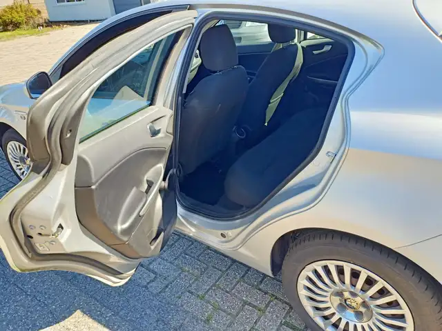 Alfa Romeo Giulietta view 23