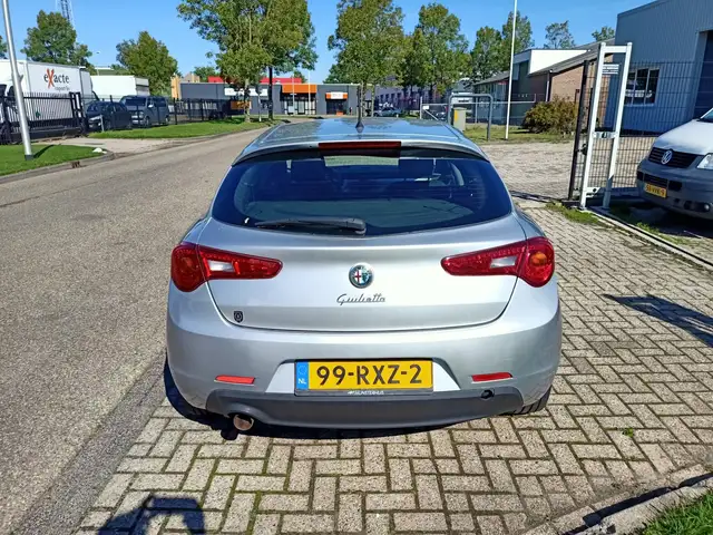 Alfa Romeo Giulietta view 13