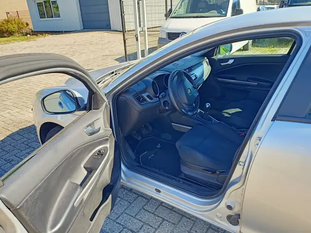 Alfa Romeo Giulietta view 5