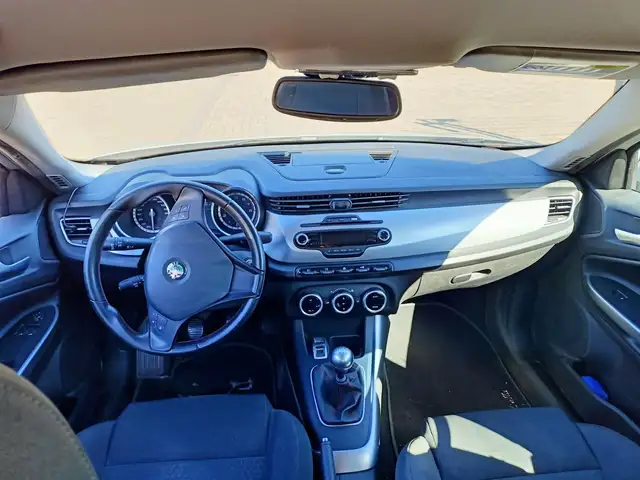 Alfa Romeo Giulietta view 6