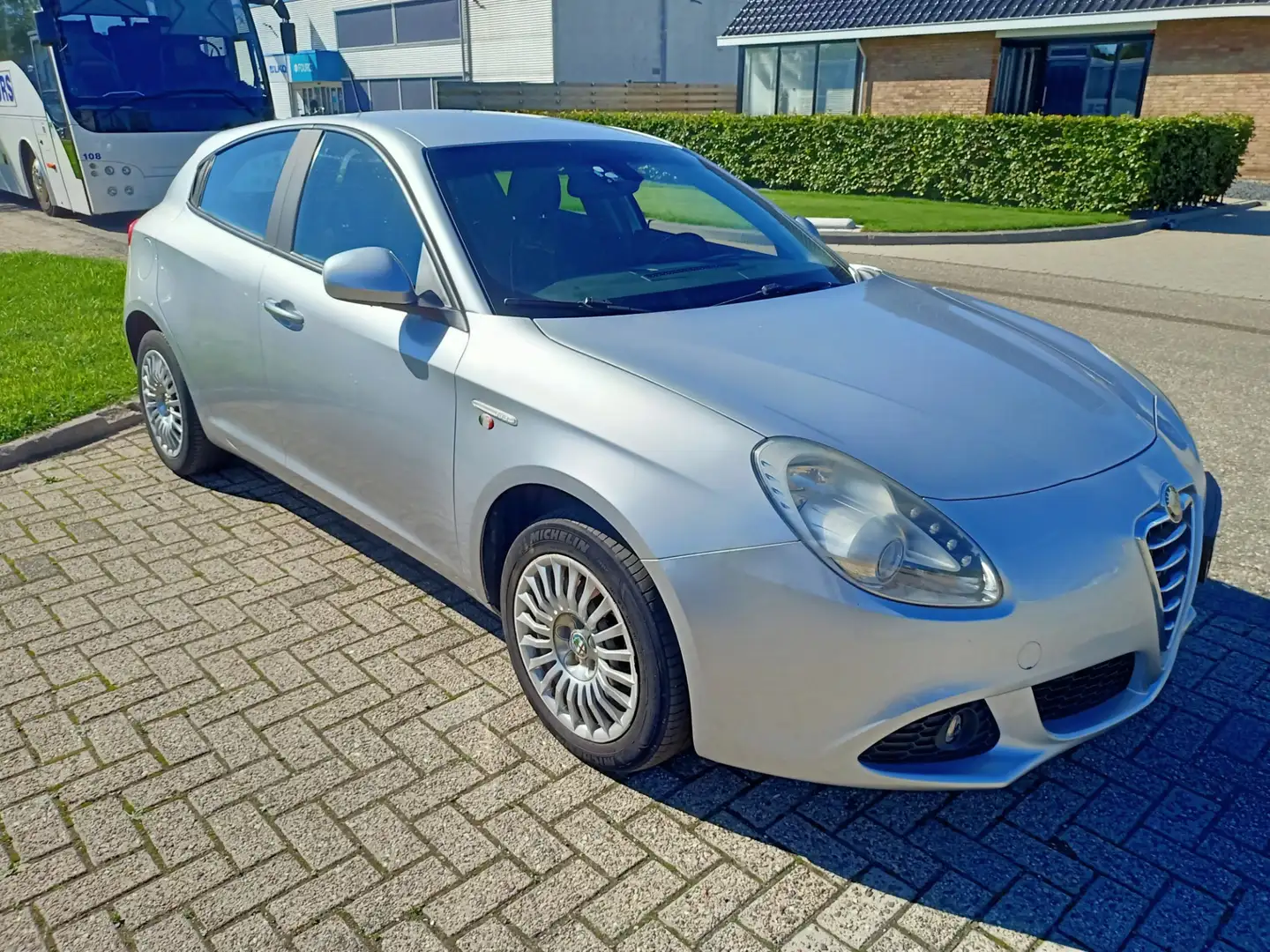 Alfa Romeo Giulietta 1.4 T Progression Clima Bj:2011 NAP! Grijs - 2