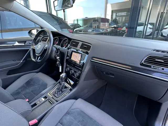 Volkswagen Golf view 14