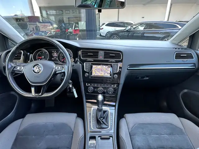Volkswagen Golf view 13