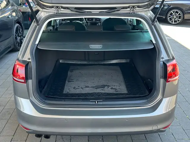 Volkswagen Golf view 8